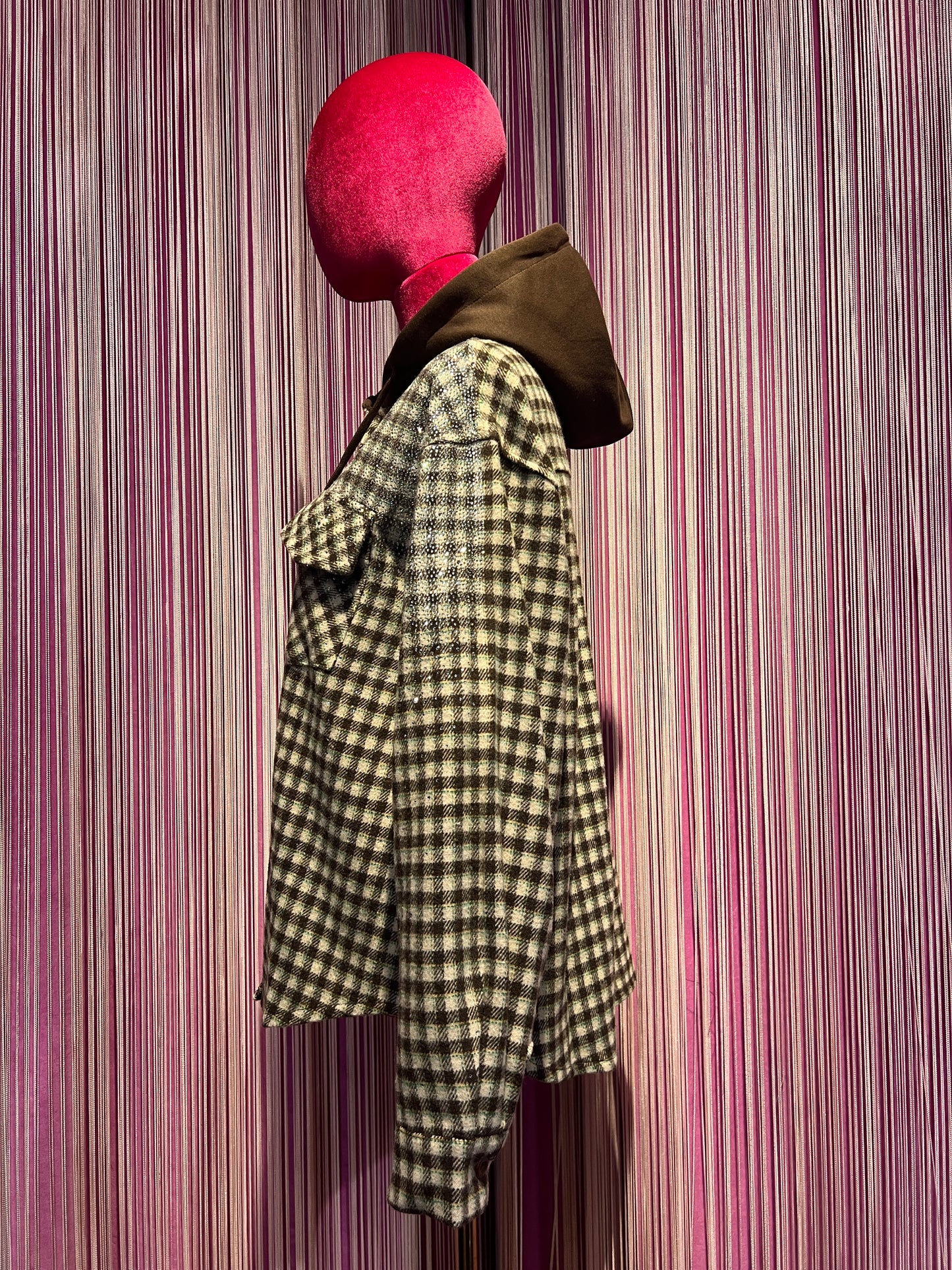 The room camicia giubbotto con cristalli e cappuccio