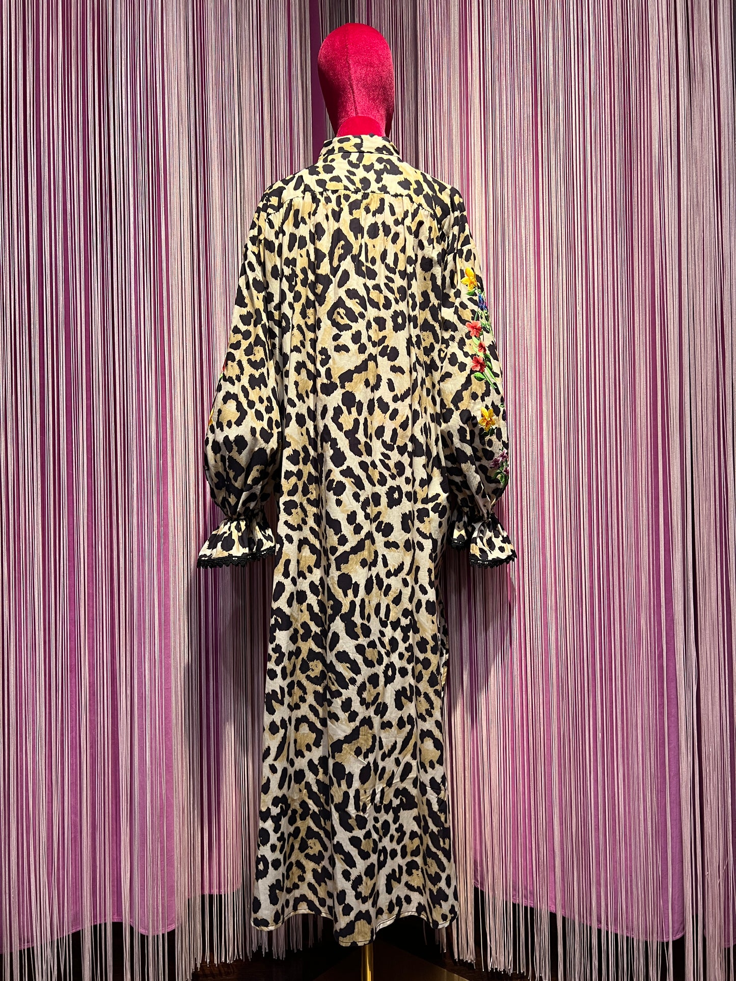 5 Progress abito lungo maculato con fiori ricamati , spacchi laterali , vestibilita’ over