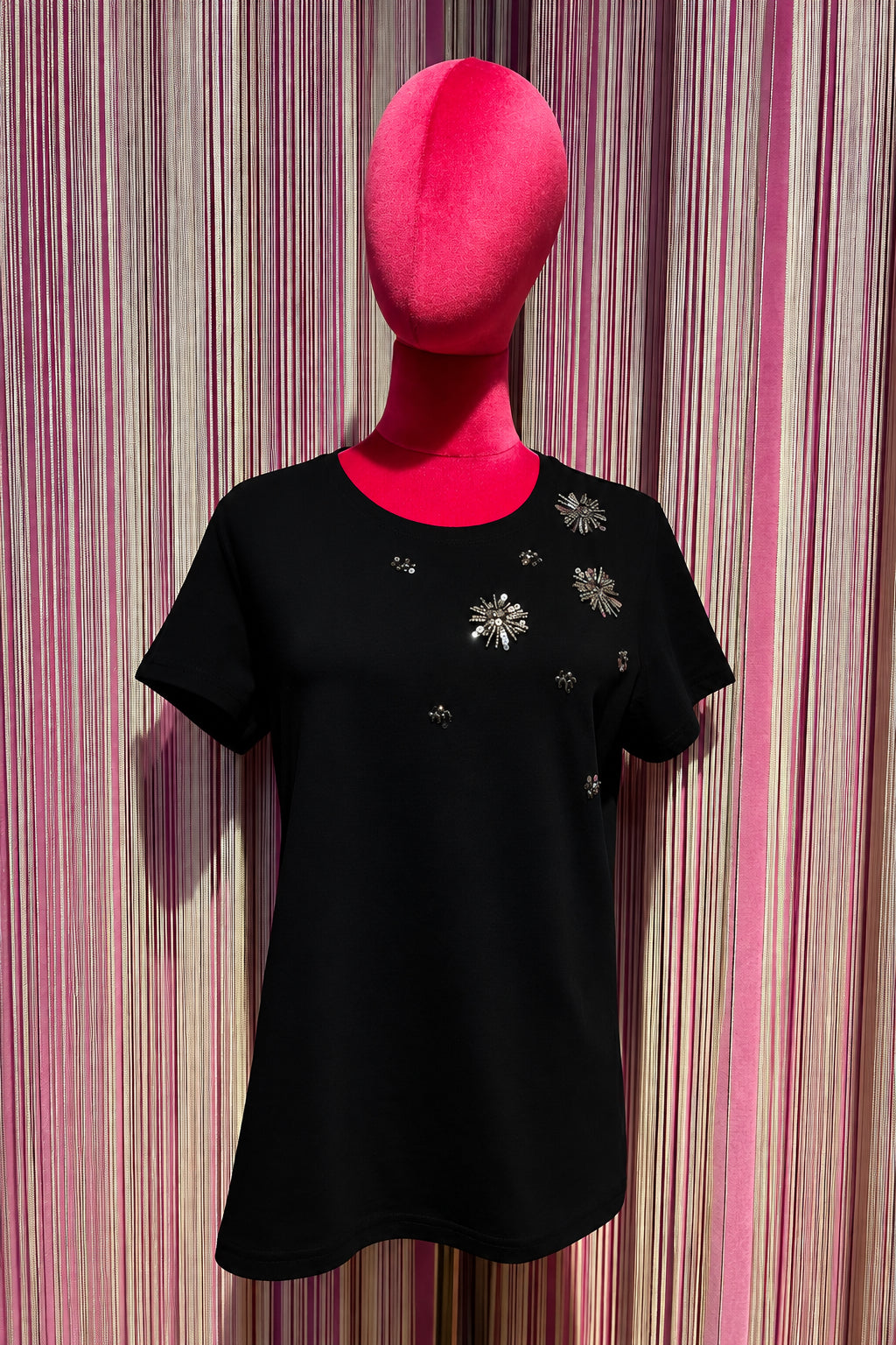 The room t shirt nera con decorazioni paillettes e perline