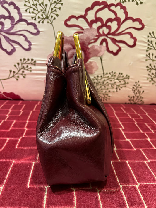 Borsa manico rigido effetto metallico color oro tracollina, ecopelle burgundi