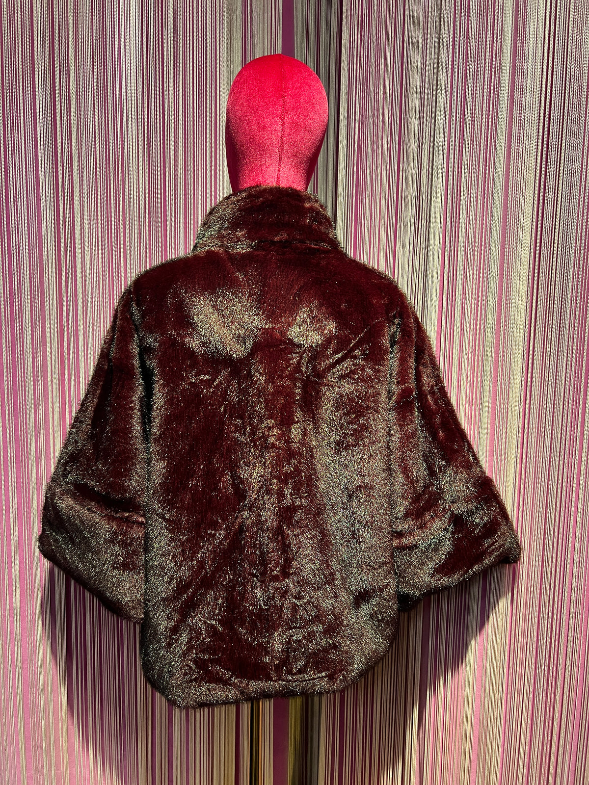 The room gilet burgundi in simil pelliccia