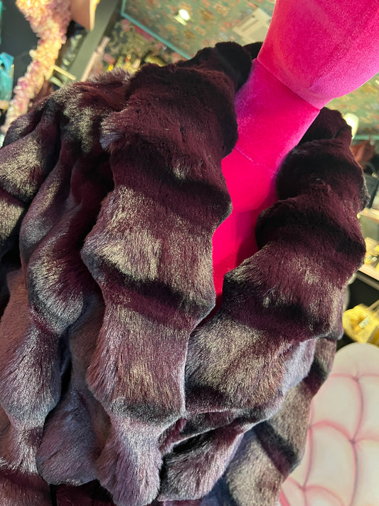 Uncommon cappotto ecopelliccia burgundy cincilla’ con cintura in vita