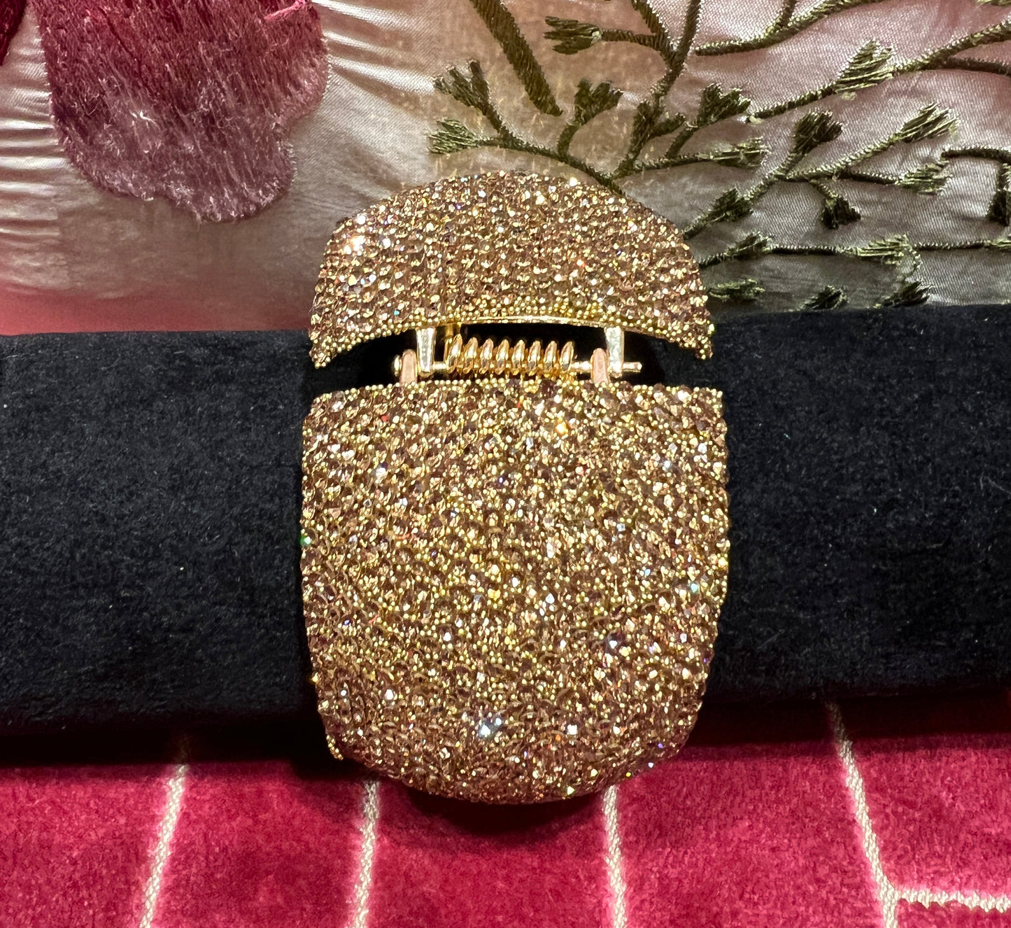 Bracciale alto color oro con strass chiusura a molla