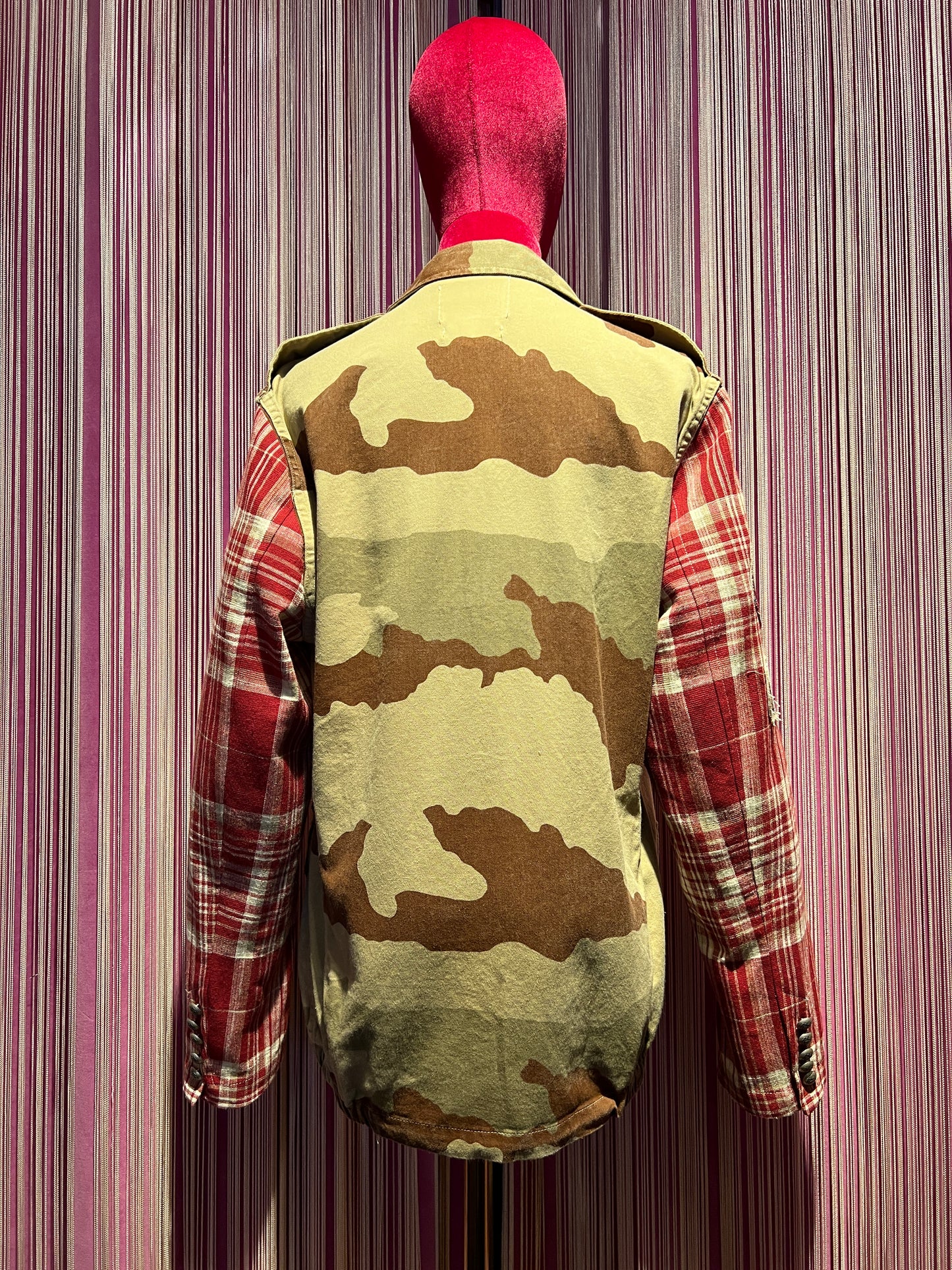 Front street -30% di sconto sahariana camouflage con maniche a contrasto , applicazioni patch di spille