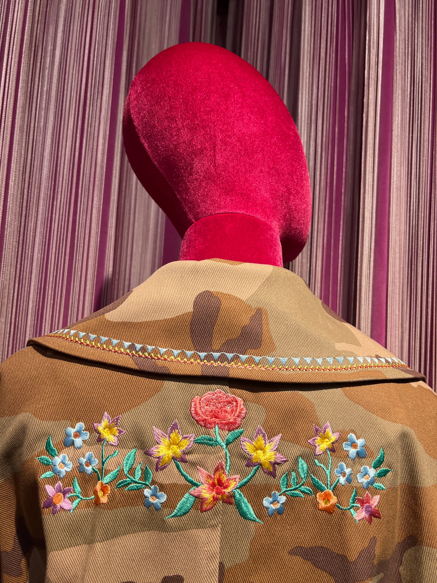 5 Progress cappotto doppiopetto camouflage con decorazioni floreali