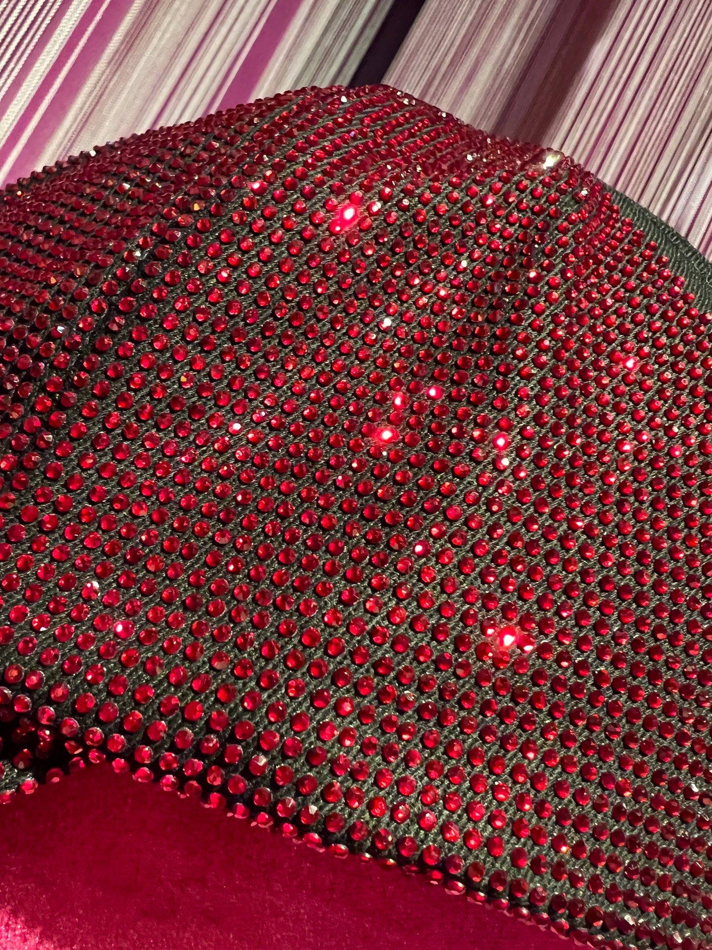 Love & roses cappello con visiera rosso con cristalli neri misura regolabile