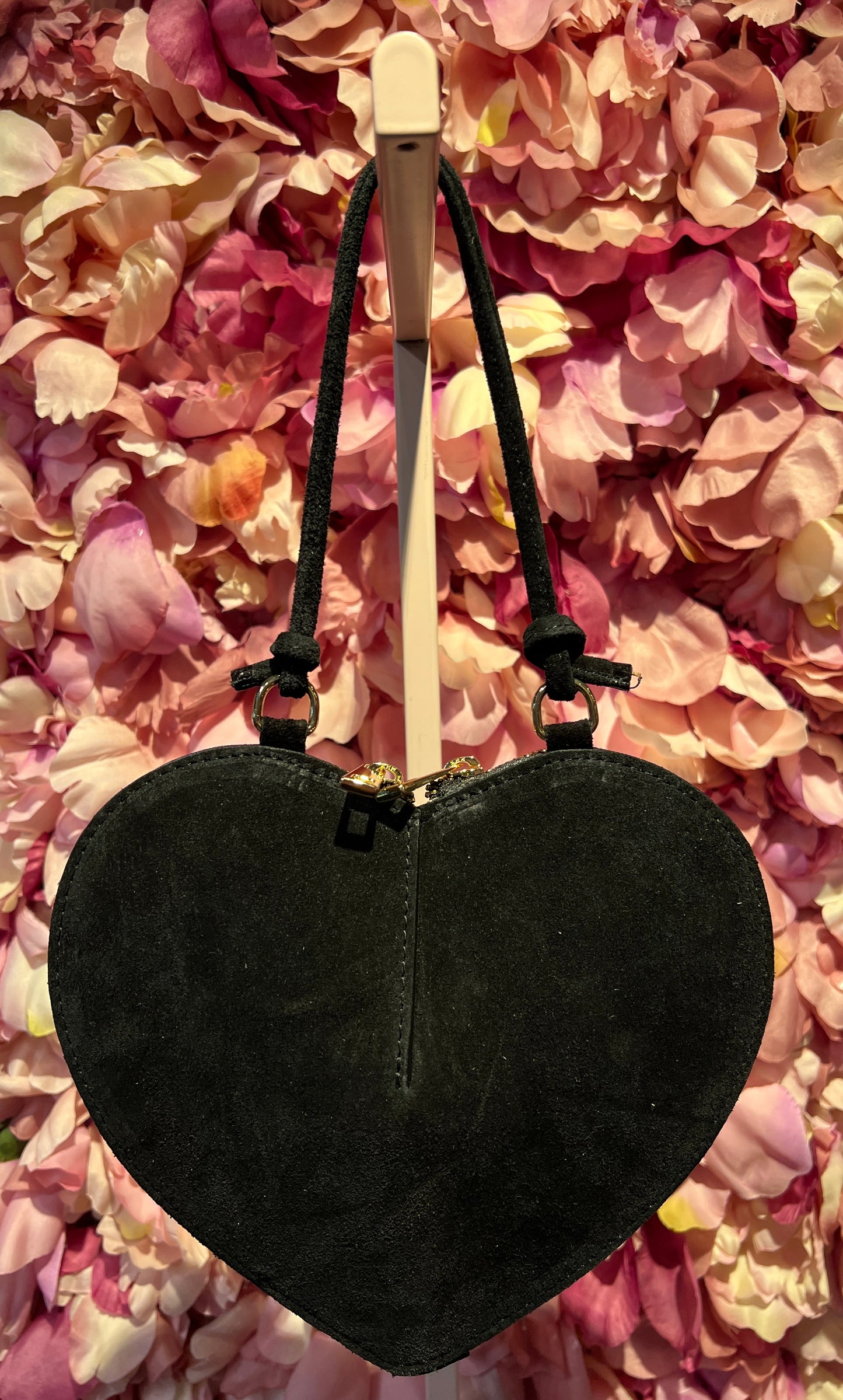 Borsa a cuore pelle scamosciata nera con tracollina