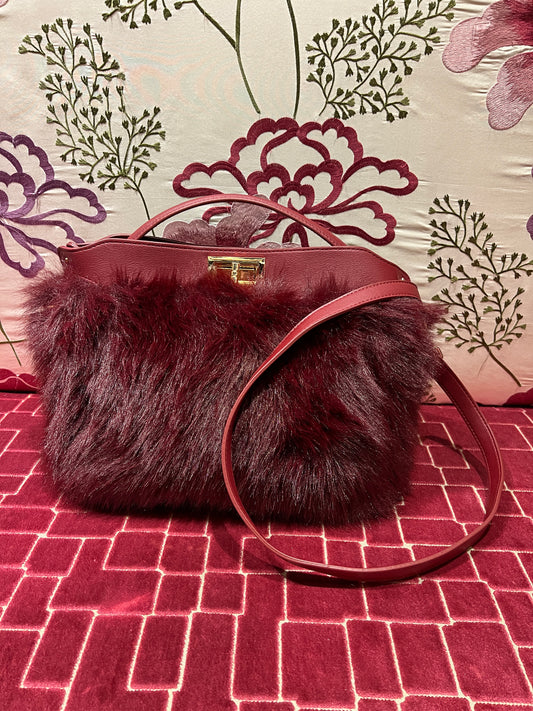 Borsa ecopelliccia bordeaux con tracolla