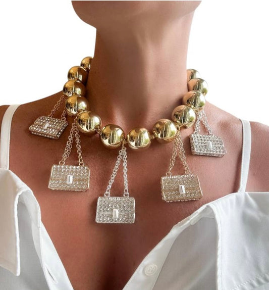 Sereku collana girocollo in resina oro con pendenti a forma di borse cristalli oro e argento