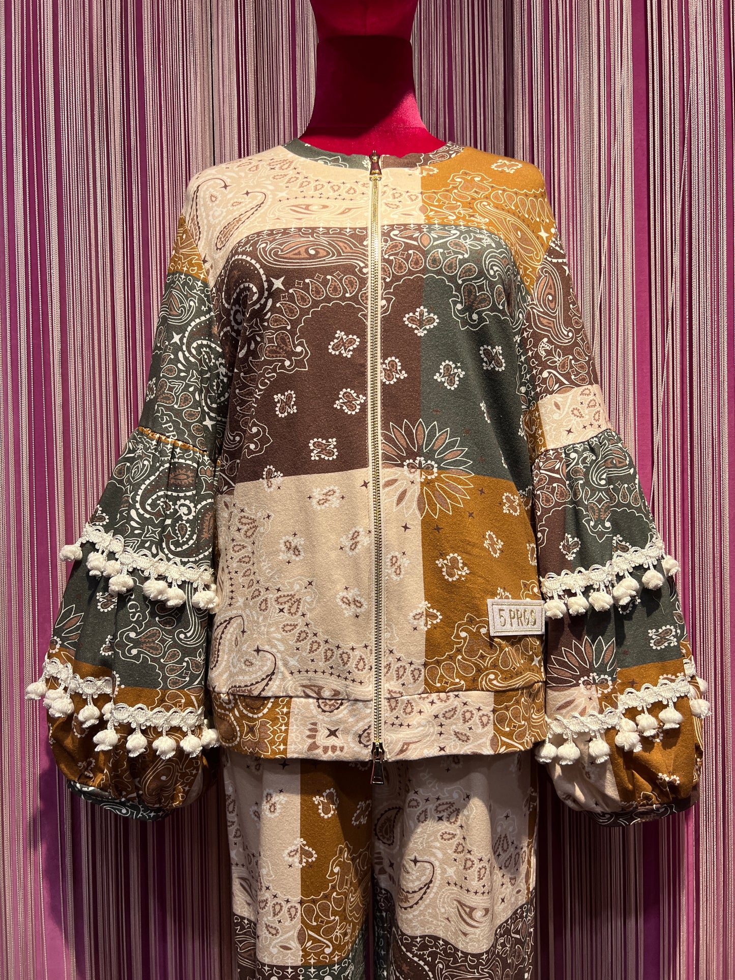 5 Progress completo fantasia bandana in felpa giacchino con zip , maniche balloon decorazioni pon pon , pantalone jogging con elastico in vita