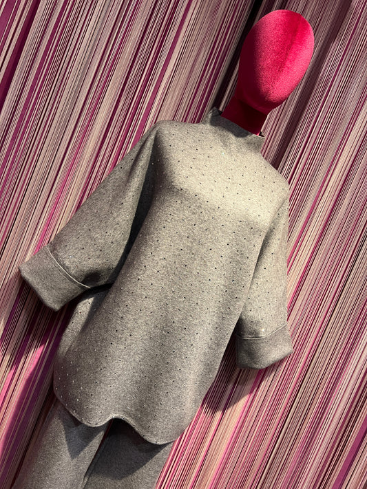 The room completo grigio maglia con cristalli collo a cratere manica 3/4, pantalone palazzo con elastico in vita