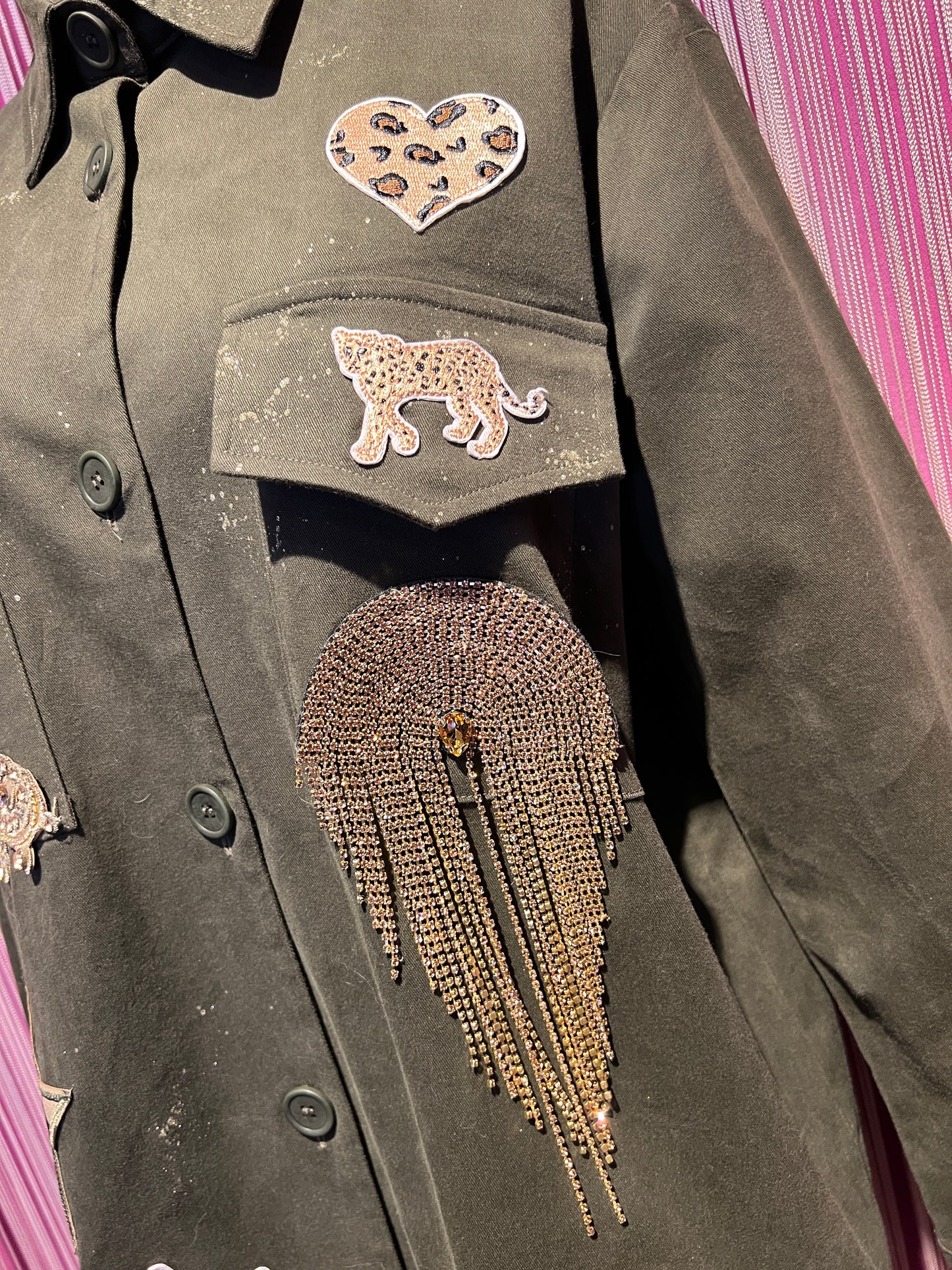 ABpink🩷 giacca Charlotte verde militare patch stelle con due pantere sul retro arancio e nere vestibilita’ 40/48