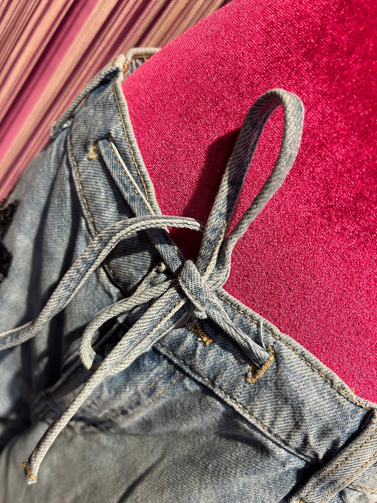 The Room jeans con elastico e laccetto palazzo con applicazione pizzo e paillettes nere