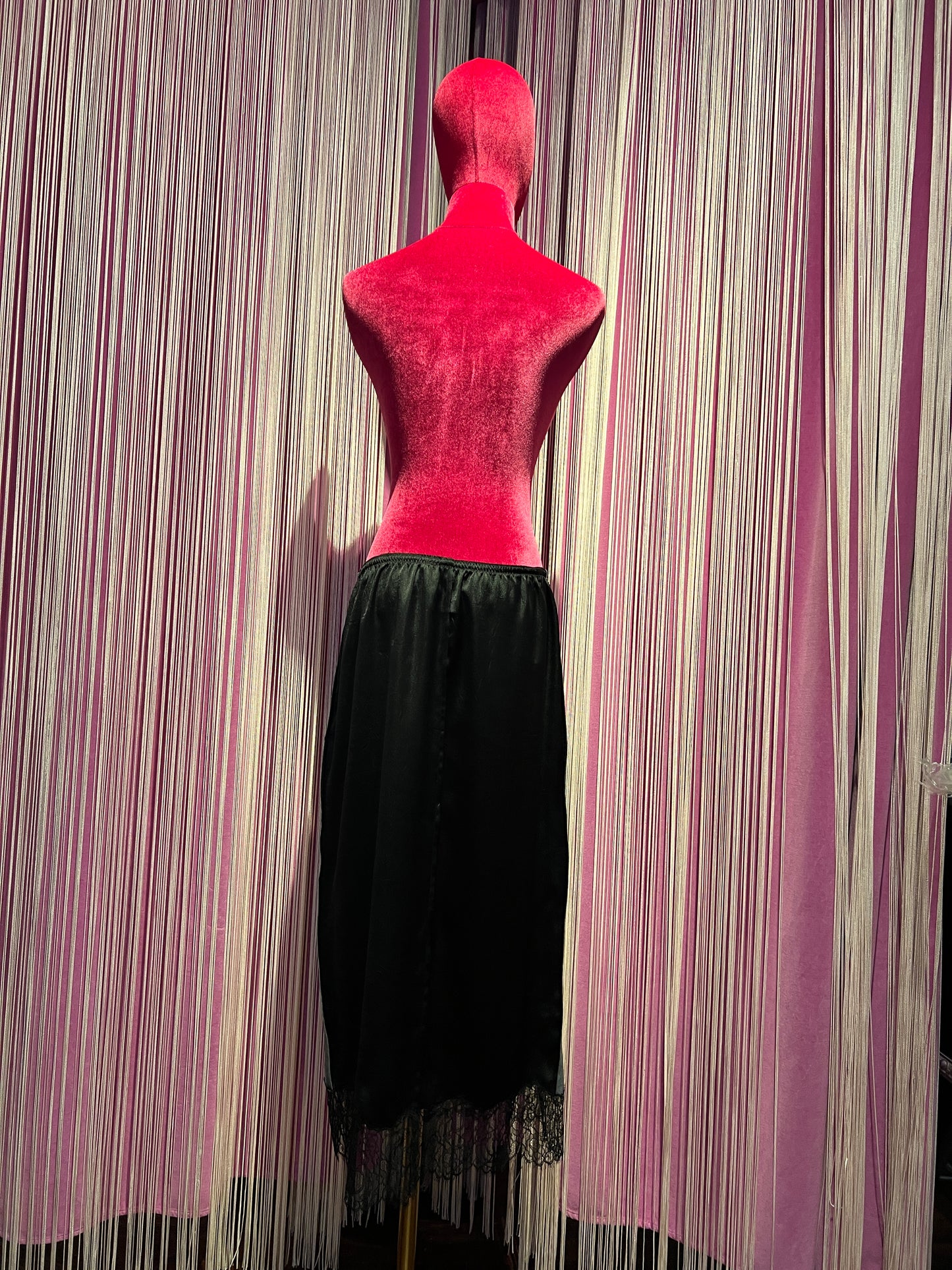 Semicouture gonna con elastico in vita grigio medio davanti ,nera dietro con bordo in pizzo