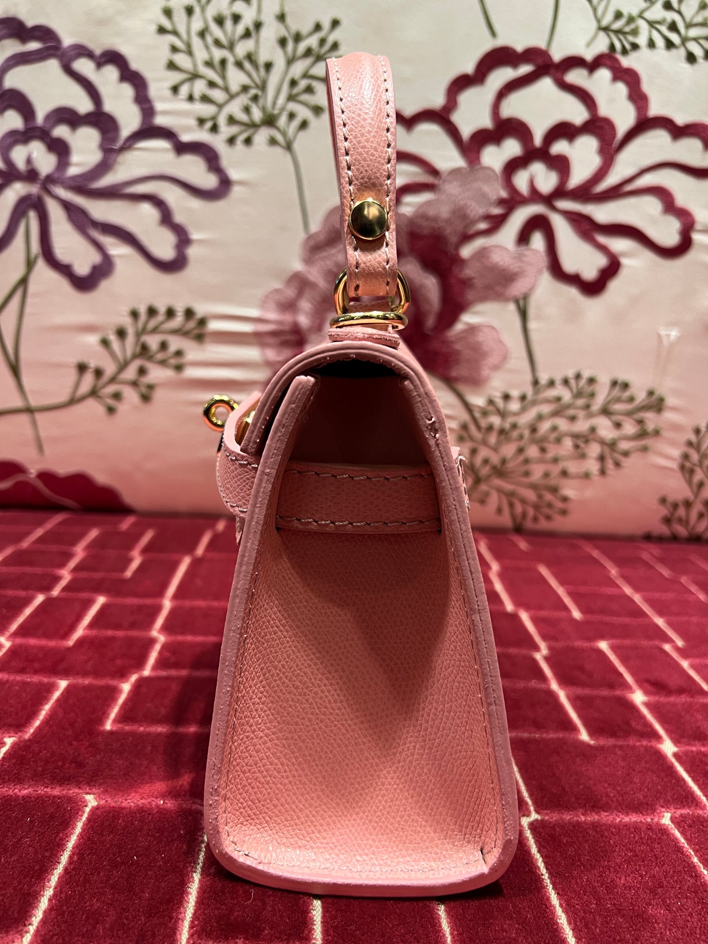 Borsa a mano rosa in pelle con tracolla