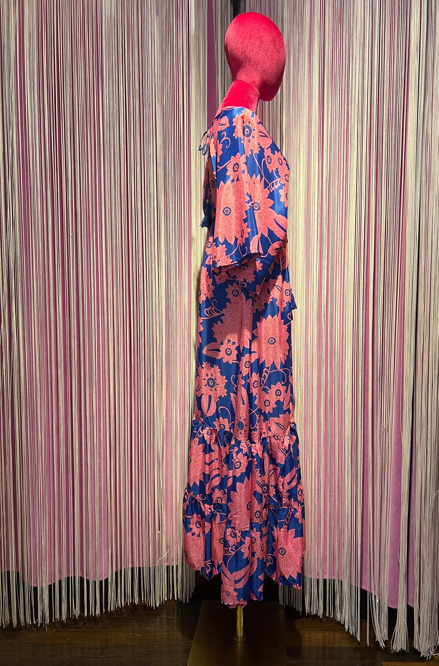 Mon amour Paris abito lungo con balze in seta scollato fantasia floreale azzurro e rosa