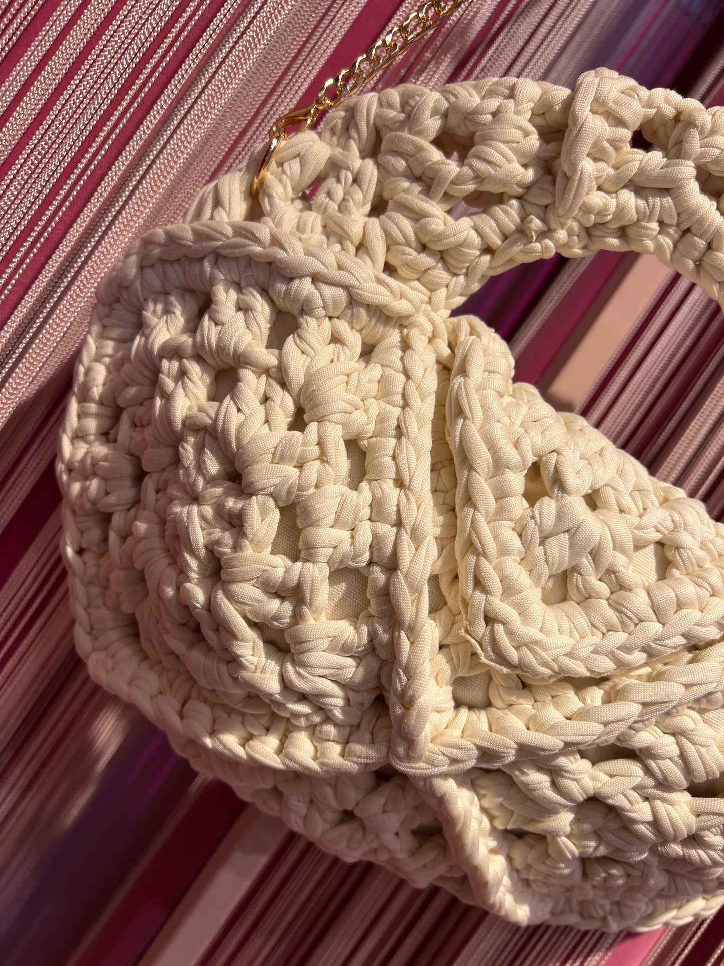 Borsa panna crochet in fettuccia , foderata e tracolla