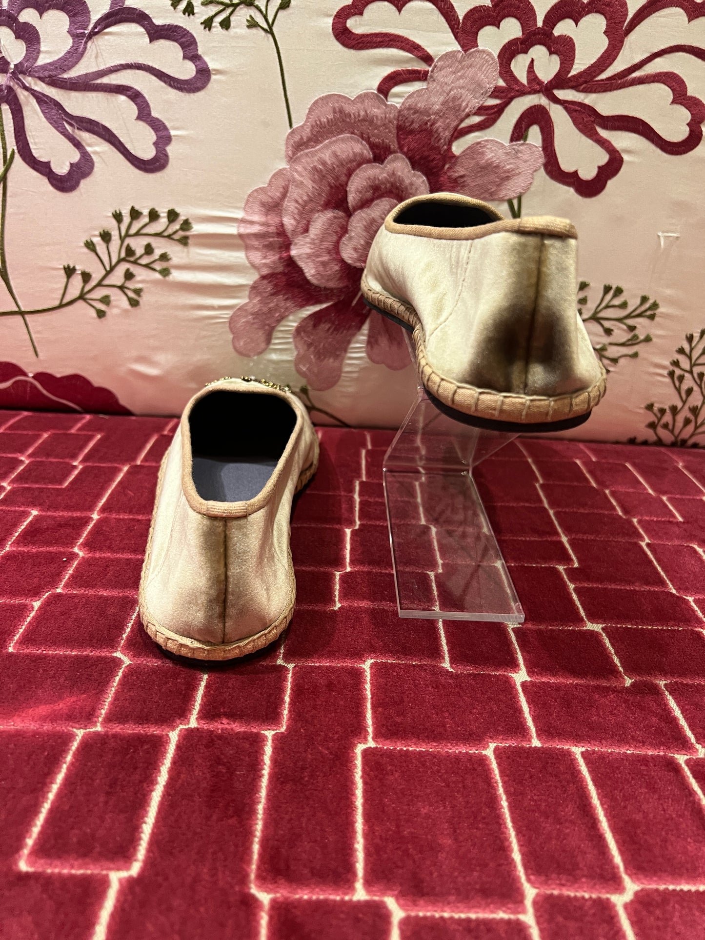 Maliparmi -50% di sconto babouche bijoux in velluto ricamato con fiori di paillettes e perline cucite a mano