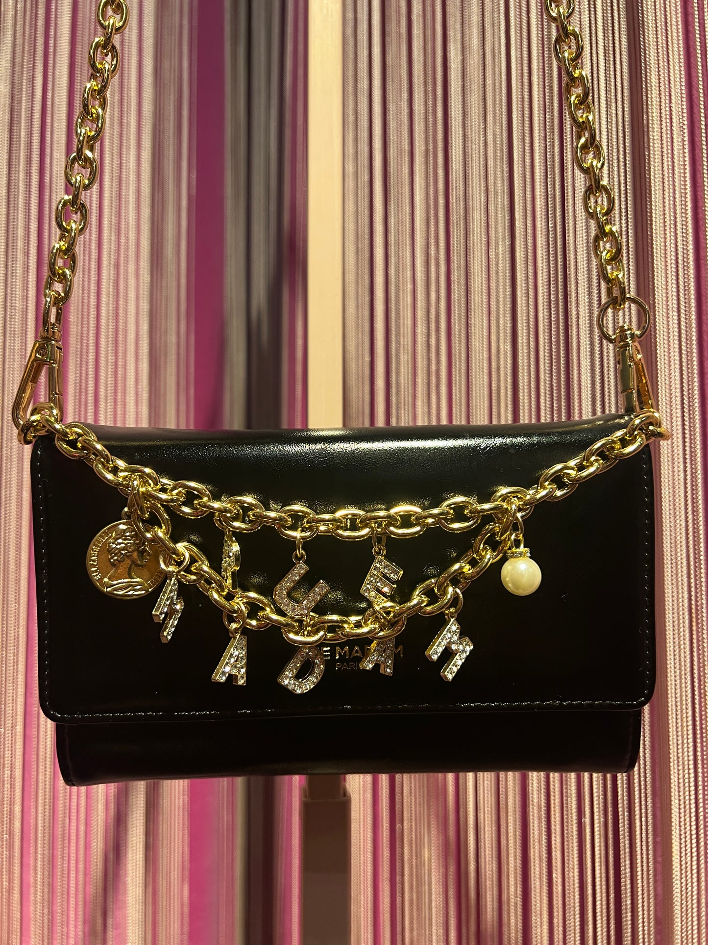 Rue Madam Paris borsa tracollina ecopelle nera con catene oro e charms