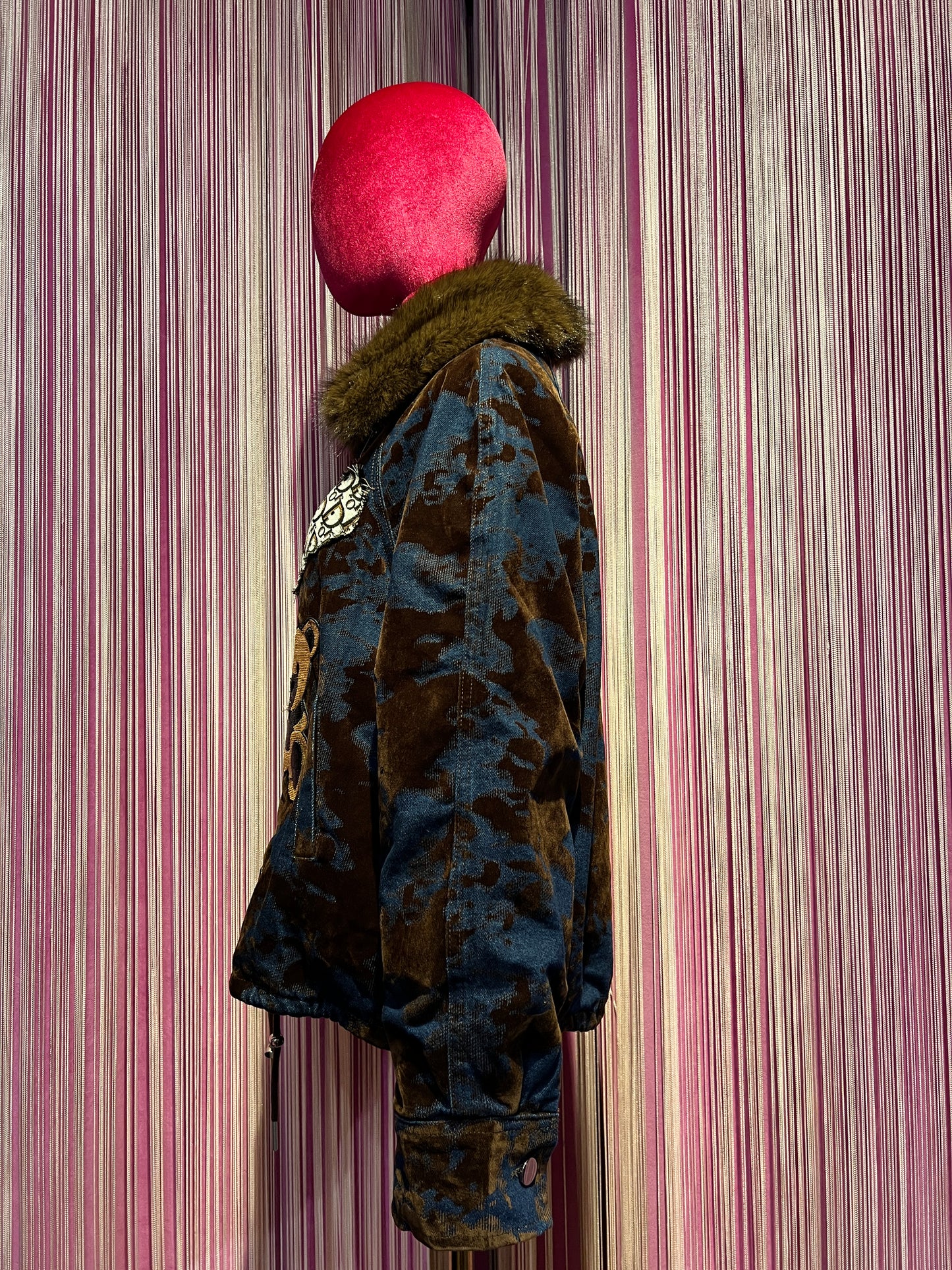 ABpink 🩷vellutina.giubbino velluto con interno in ecopelliccia ,colletto rimovibile, applicazioni patch teddy in micro paillettes , teddy in tessuto e patch cristalli