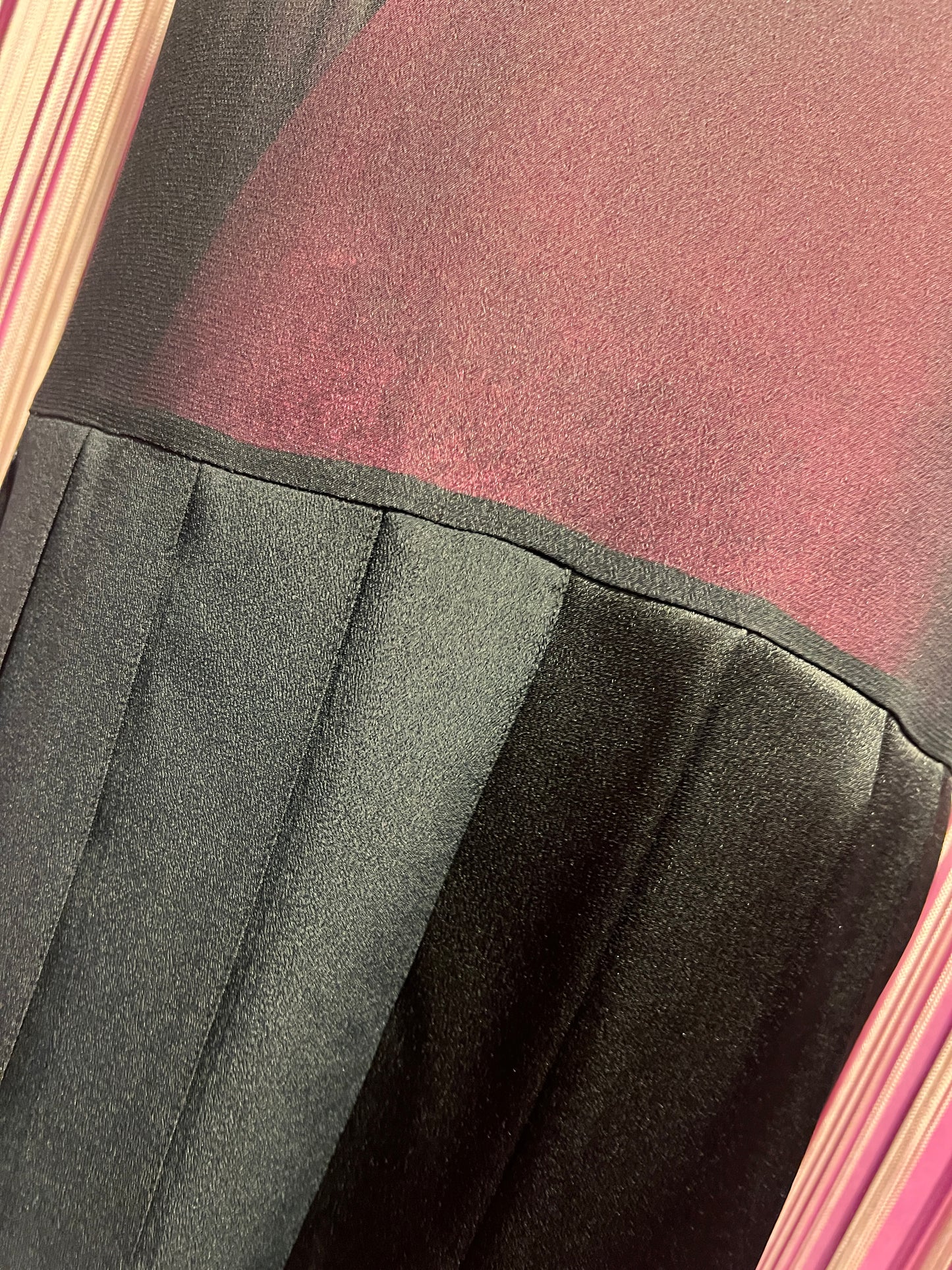 Semicouture -40% di sconto abito smanicato in georgette e raso con parte sottostante a pieghe bordate di pizzo