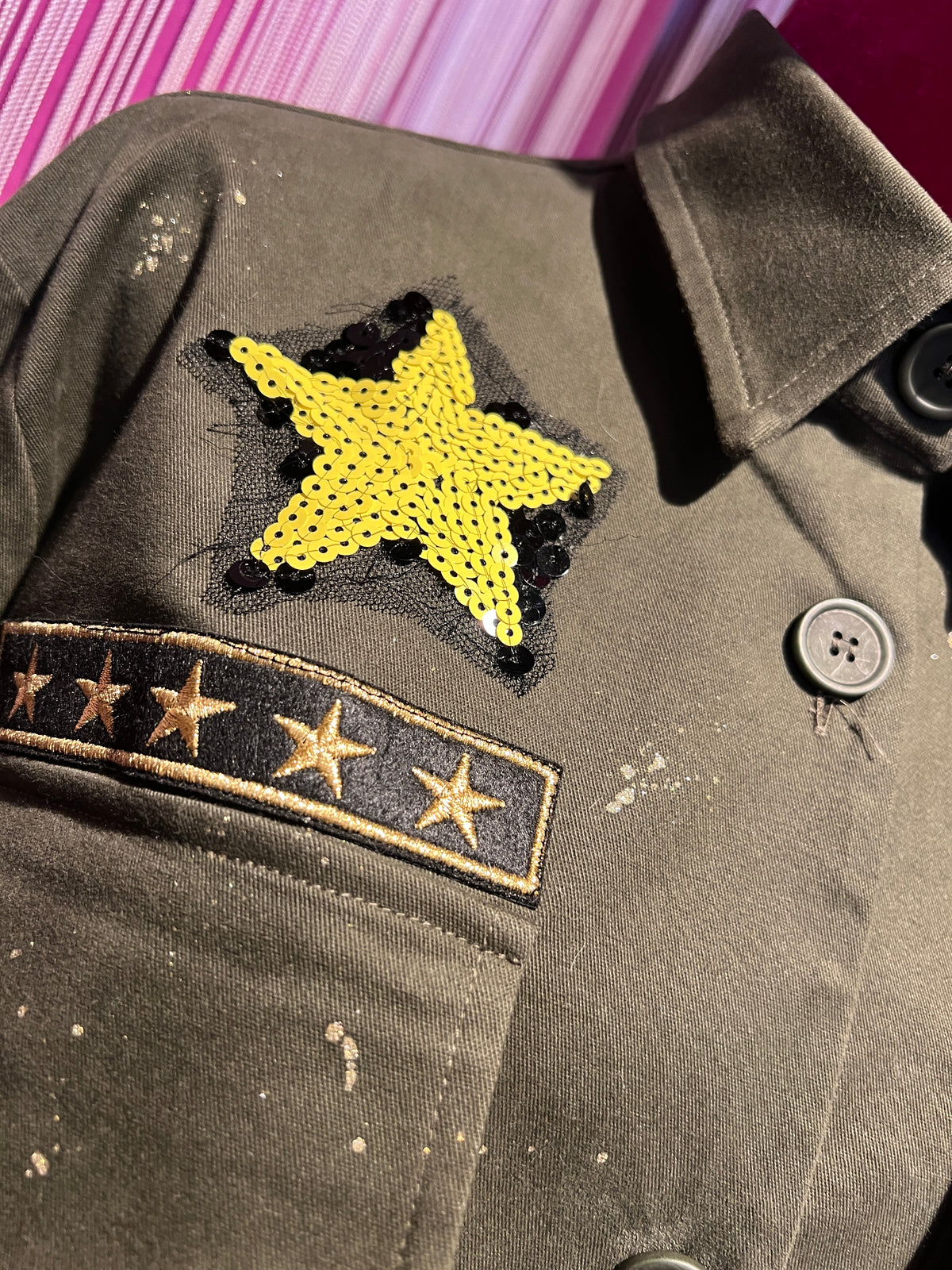 ABpink🩷 giacca Charlotte verde militare con patch stella paillettes gialla tigre fucsia sul retro vestibilita’ 40/44