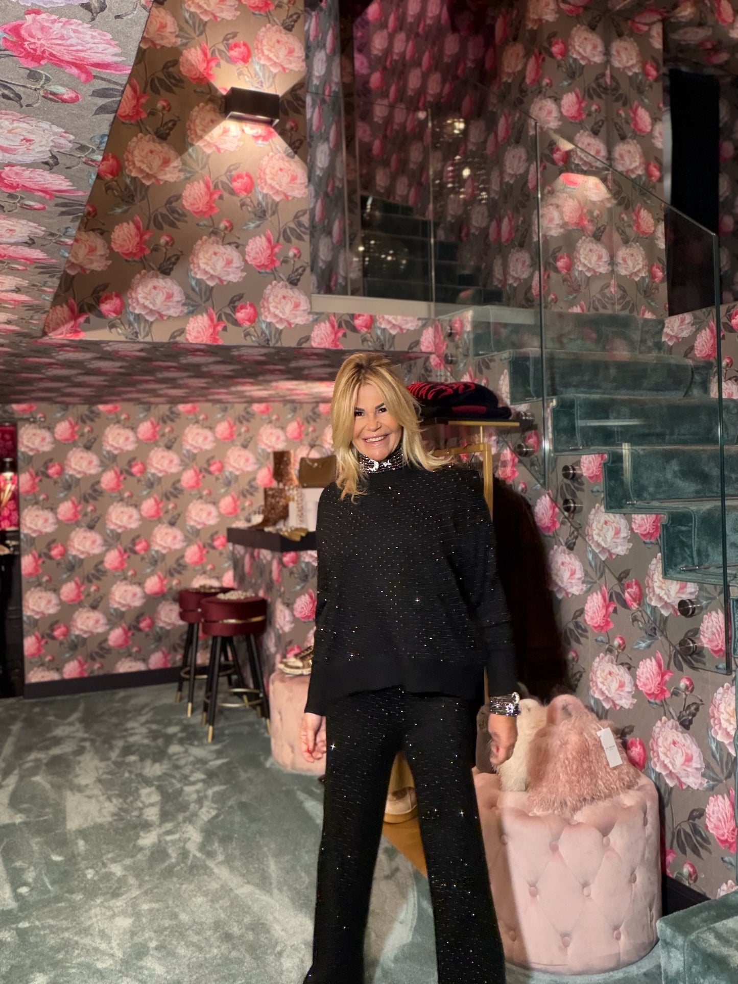 The room completo nero maglia e pantalone pois di cristalli