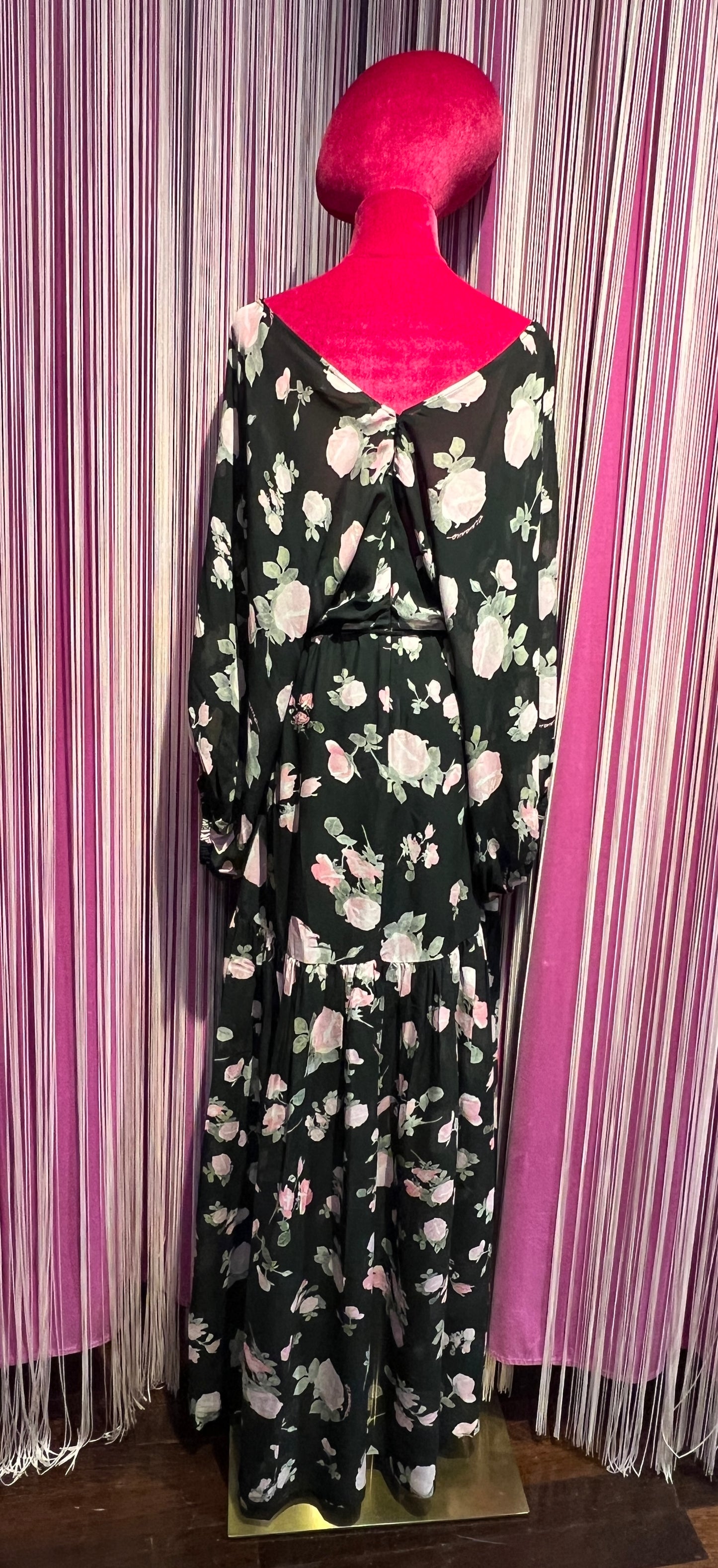 Ermanno Scervino abito lungo fantasia fondo nero con rose rosa manica baloon