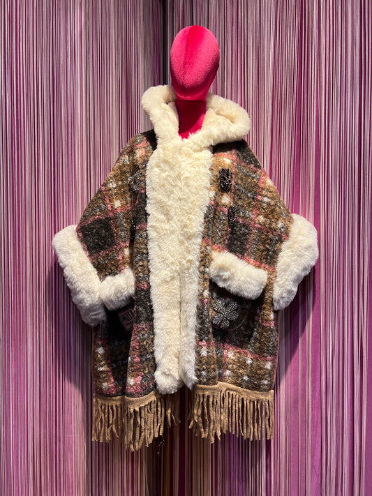 ABpink 🩷 mantella boucle ‘ fantasia tartan con cappuccio , interno in ecopelliccia, patch teschi cristalli