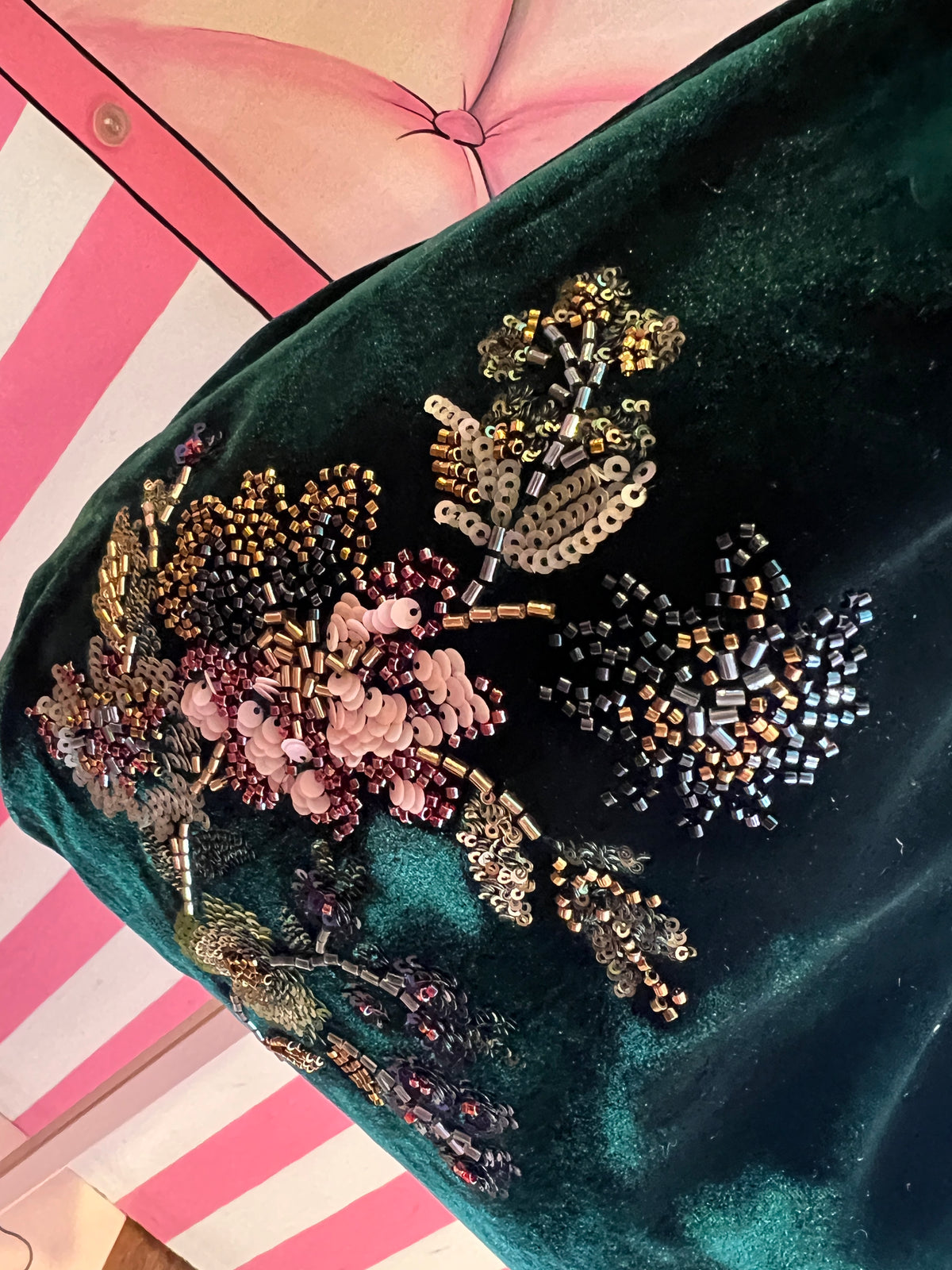 Love & roses borsa a spalla in velluto verde con ricami floreali di paillettes e perline stile orientale, con tracollina