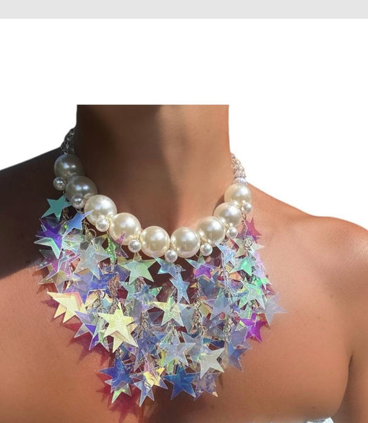 Sereku collana girocollo con perle in resina bianca pendenti a forma di cascate di stelle cangianti