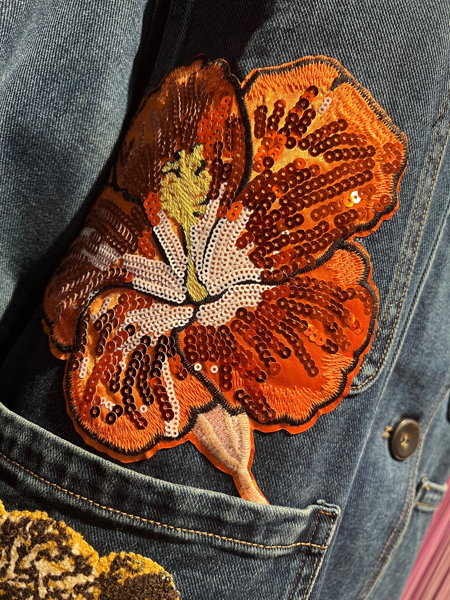 The room giacca jeans denim con colletto e polsi in velluto, patch