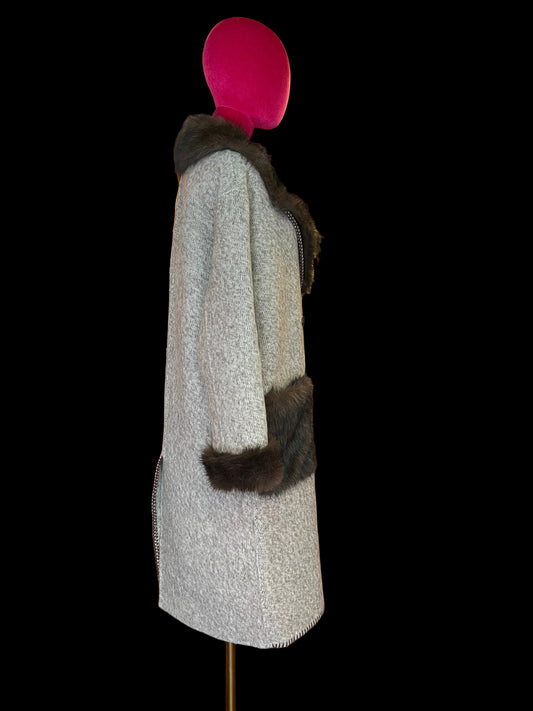 Front street cappotto lungo con collo e polsi rimovibili in pelliccia ,mélange marrone e bianco