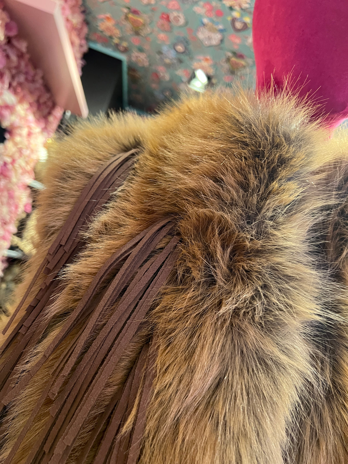 Uncommon gilet di simil pelliccia con frange miele vestibilita’ over