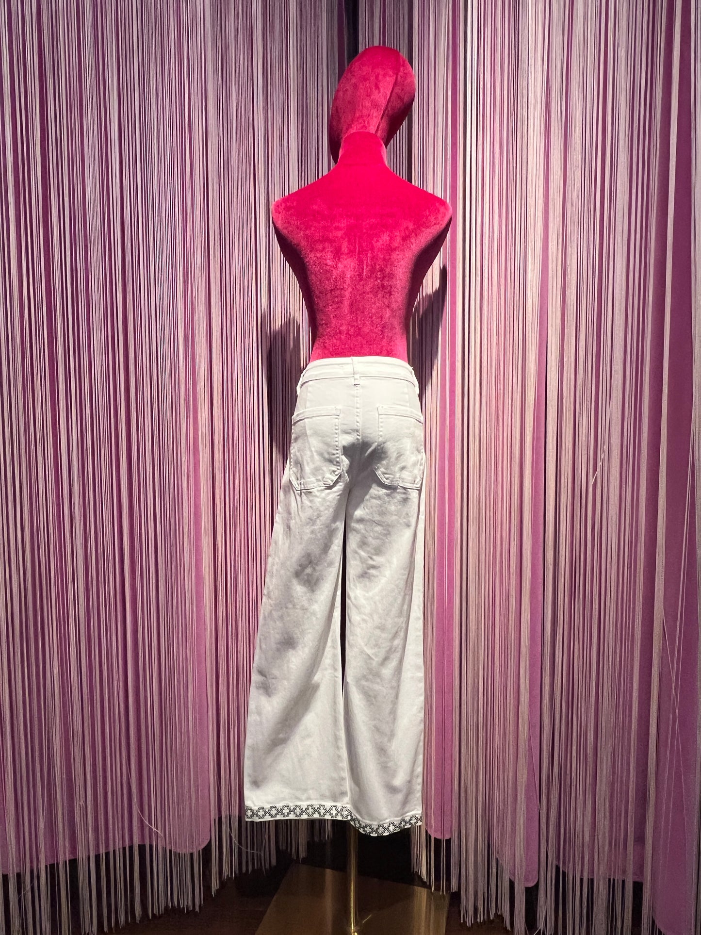 Mon amour Paris -50% di sconto pantalone jeans denim bianco tasche con ricamo cuore e scritta bisous bisous