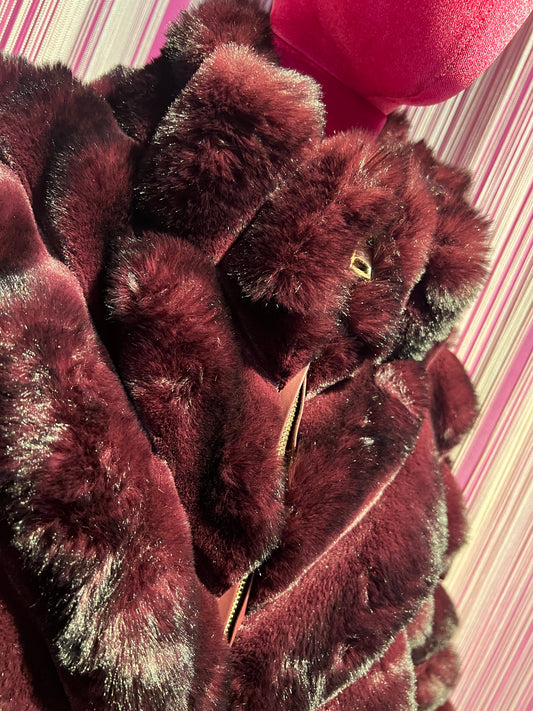 The room giacca simil pelliccia effetto visone con maniche a 3/4 burgundy