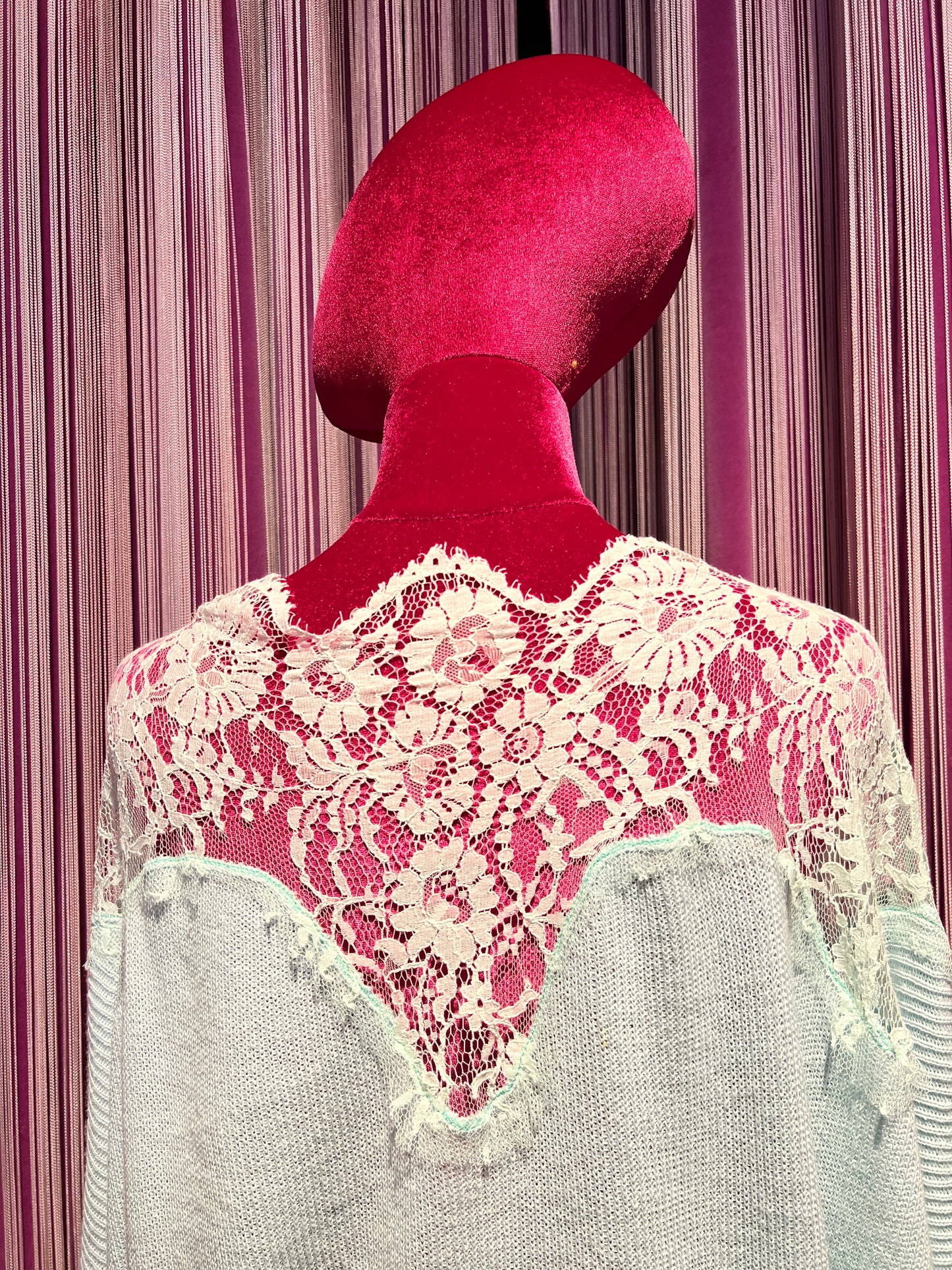 Pink memories maglia con pizzo celeste