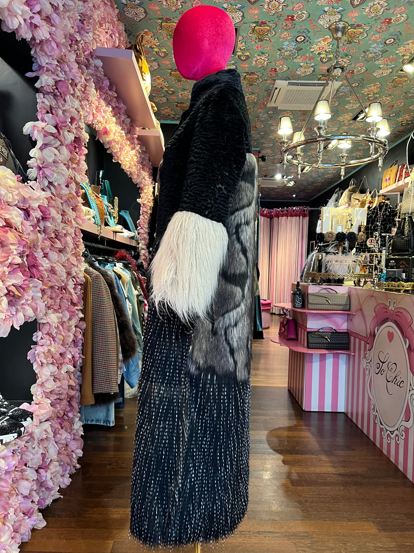 Uncommon cappotto lungo ecopelliccia astrakan nero panna