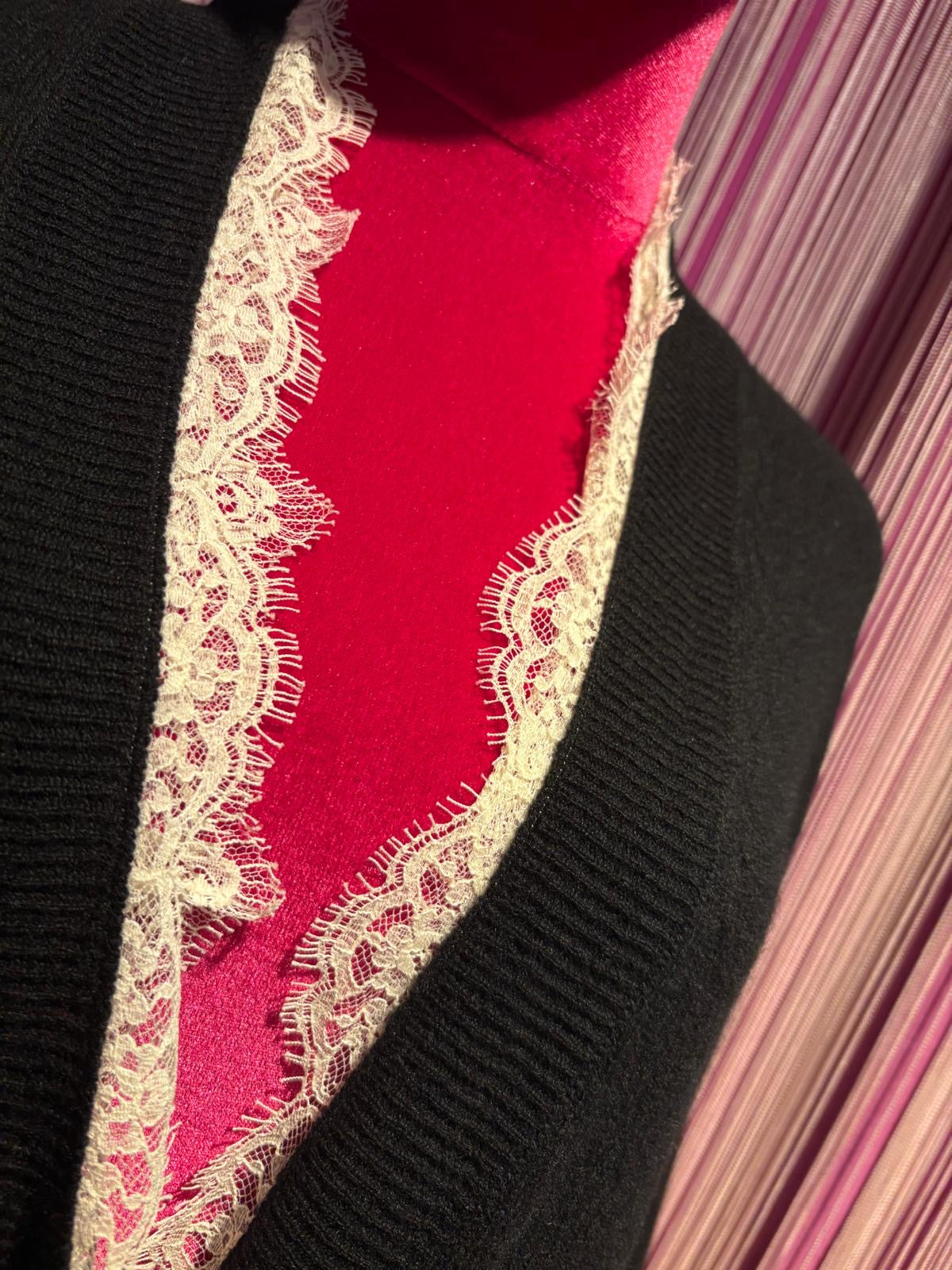 Pink memories cardigan nero con pizzo panna