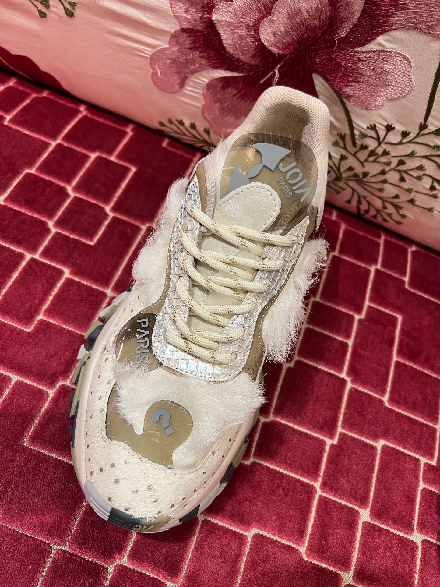 Joia Paris sneaker bianca inserti in ecopelliccia dettagli animalier