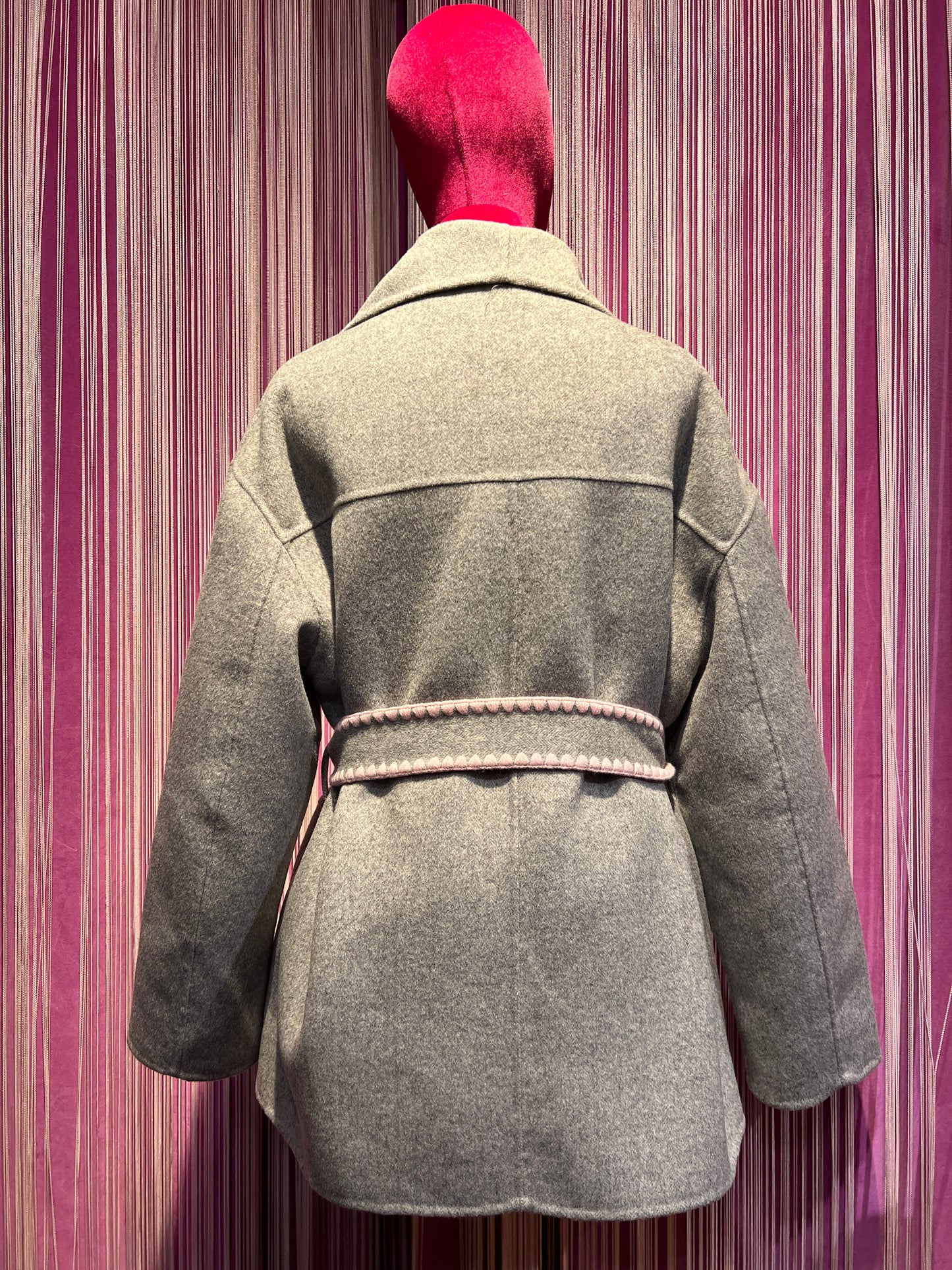 Sincere Paris giacca cappotto grigia con frange e cinta con bordo rosa