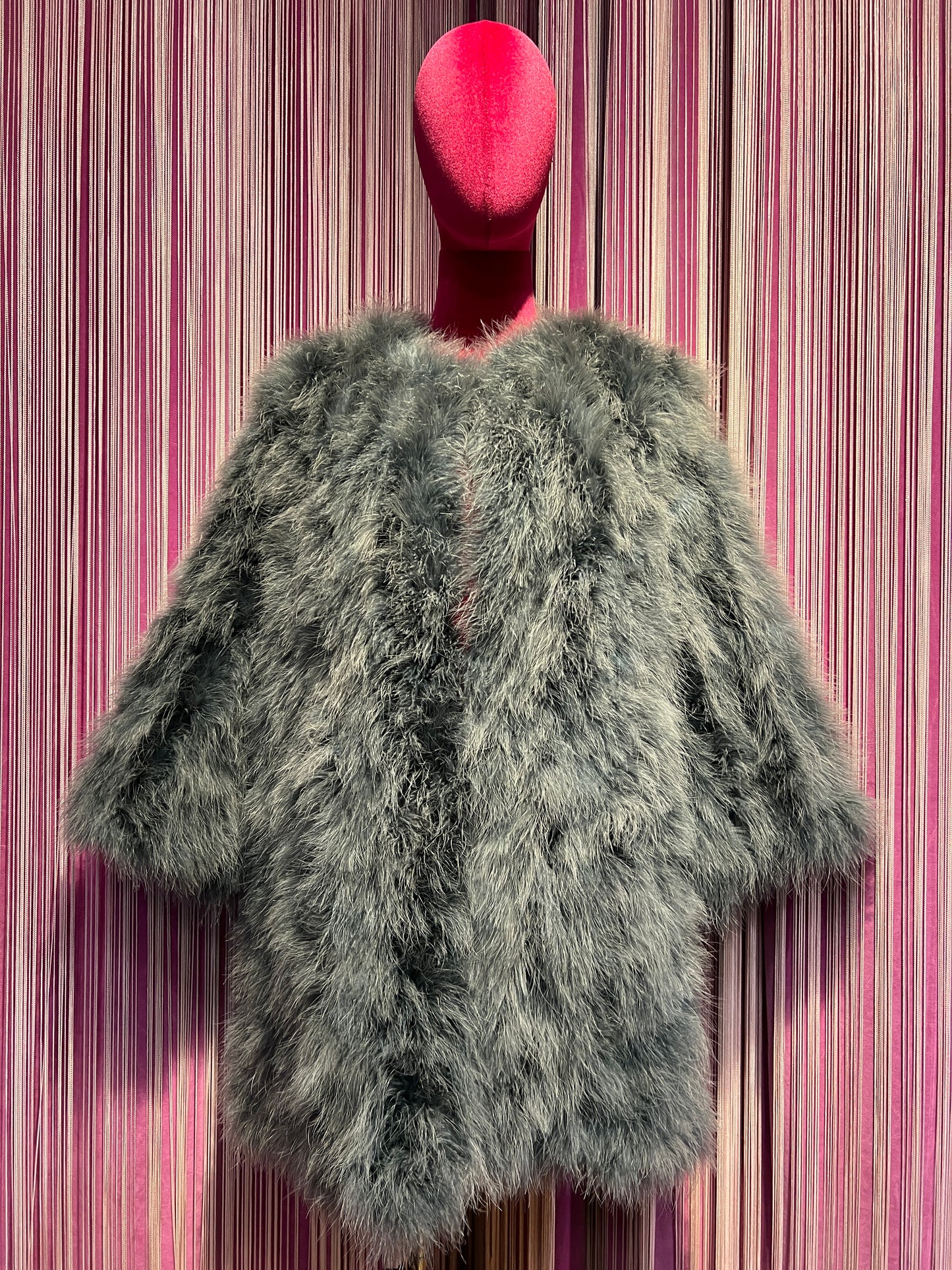 11 Love is glamour cappotto piume grigio chiaro maniche 3/4