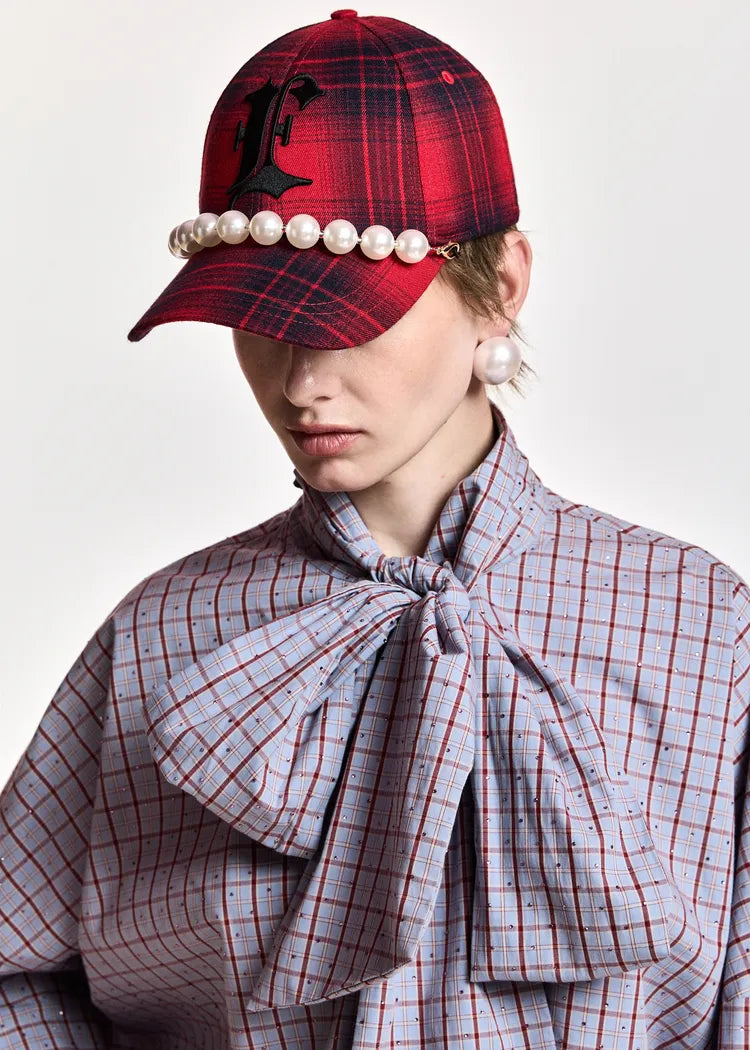 Essentiel antwerp cappello con visiera a quadri rossi con decorazione rimovibile in finte perle
