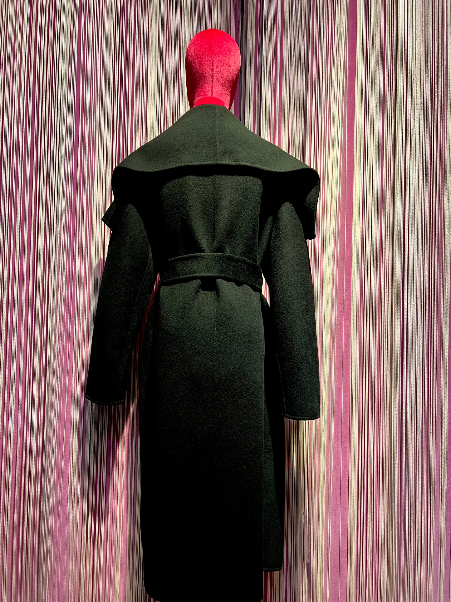 The room cappotto con collo sciallato nero