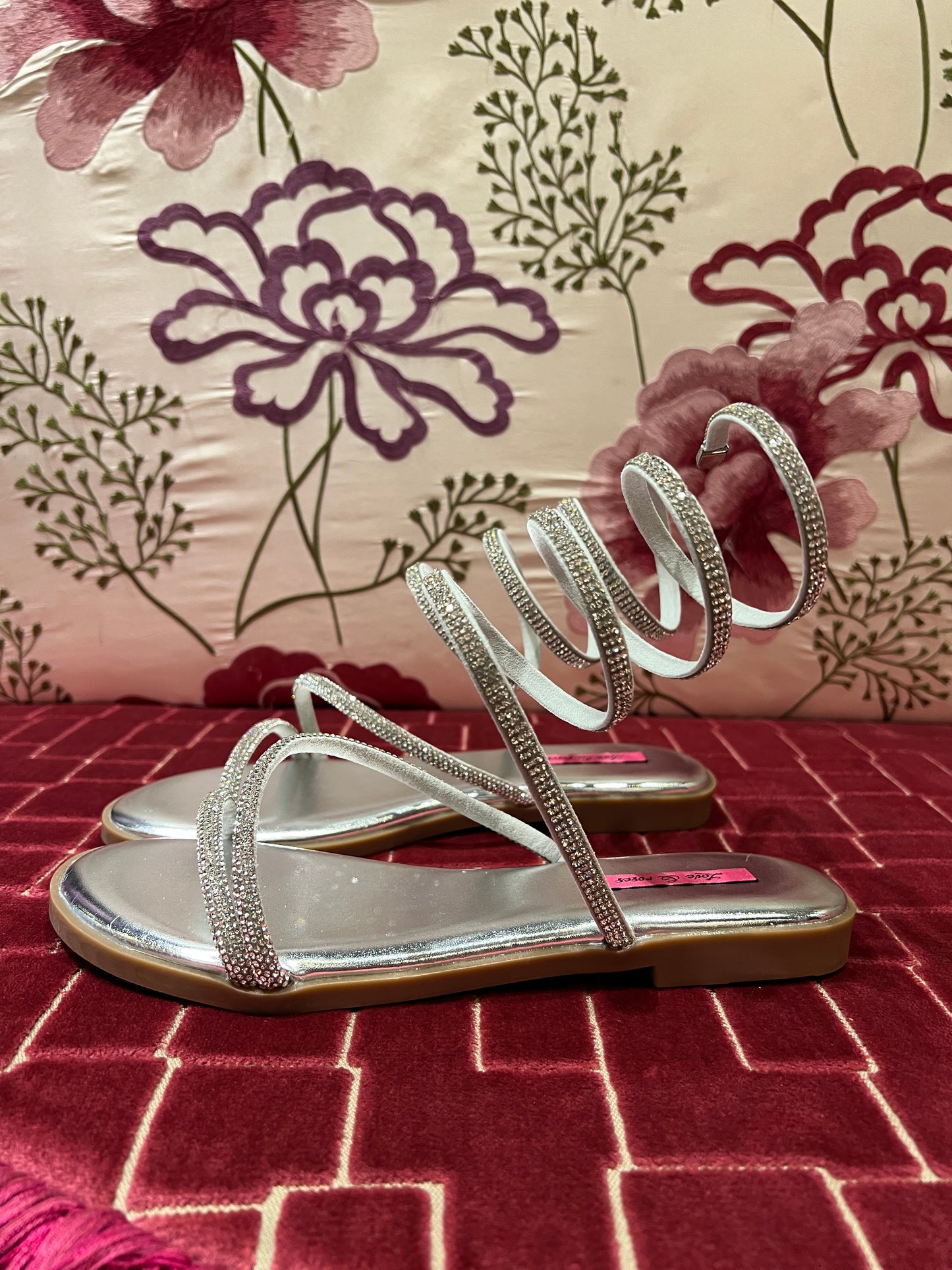 Love & roses sandalo flat silver design a spirale e strass