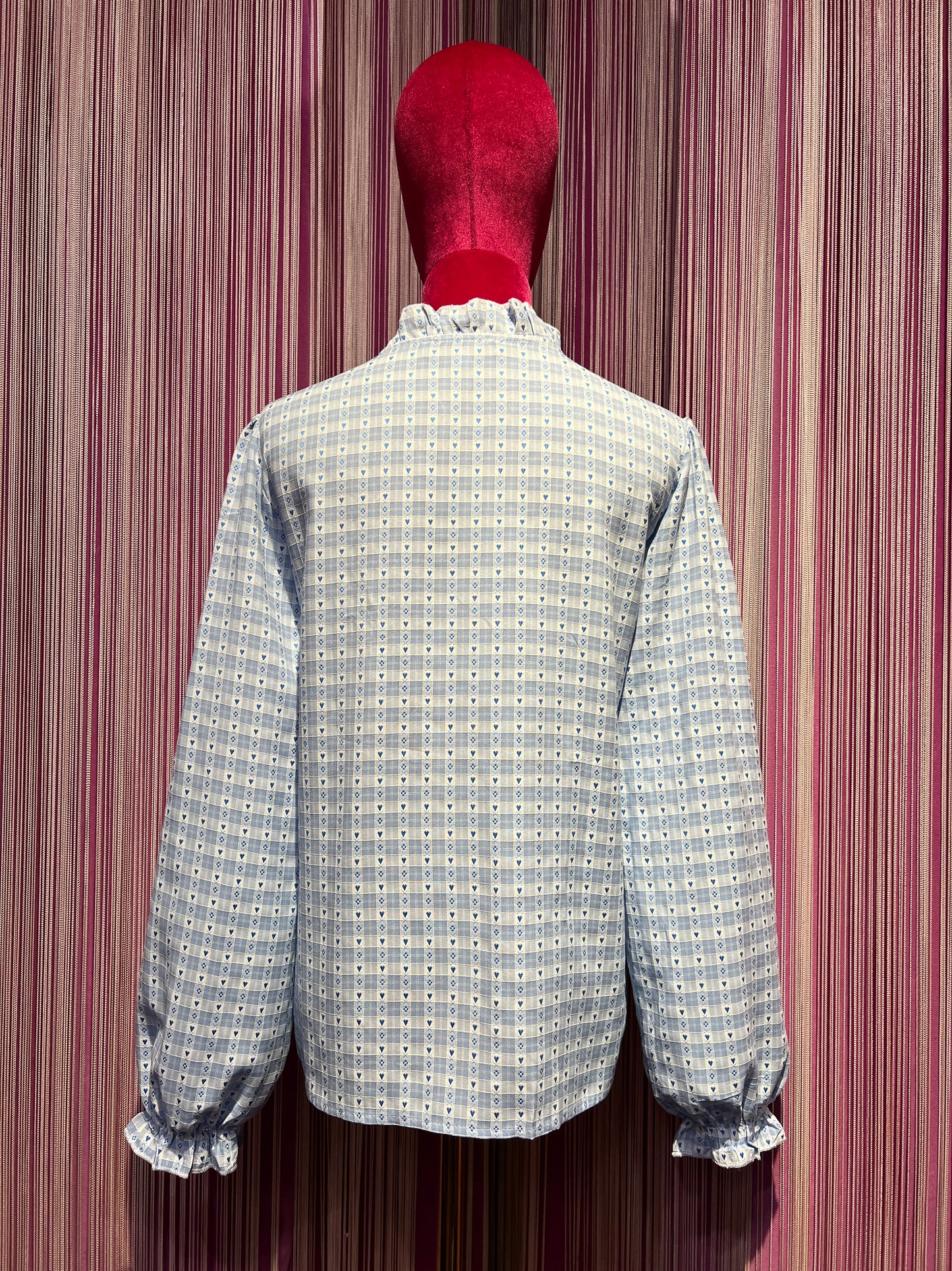 Mon amour Paris camicia quadretti celesti e bianchi con cuoricini lavorazione punto smock collo alla coreana con volant
