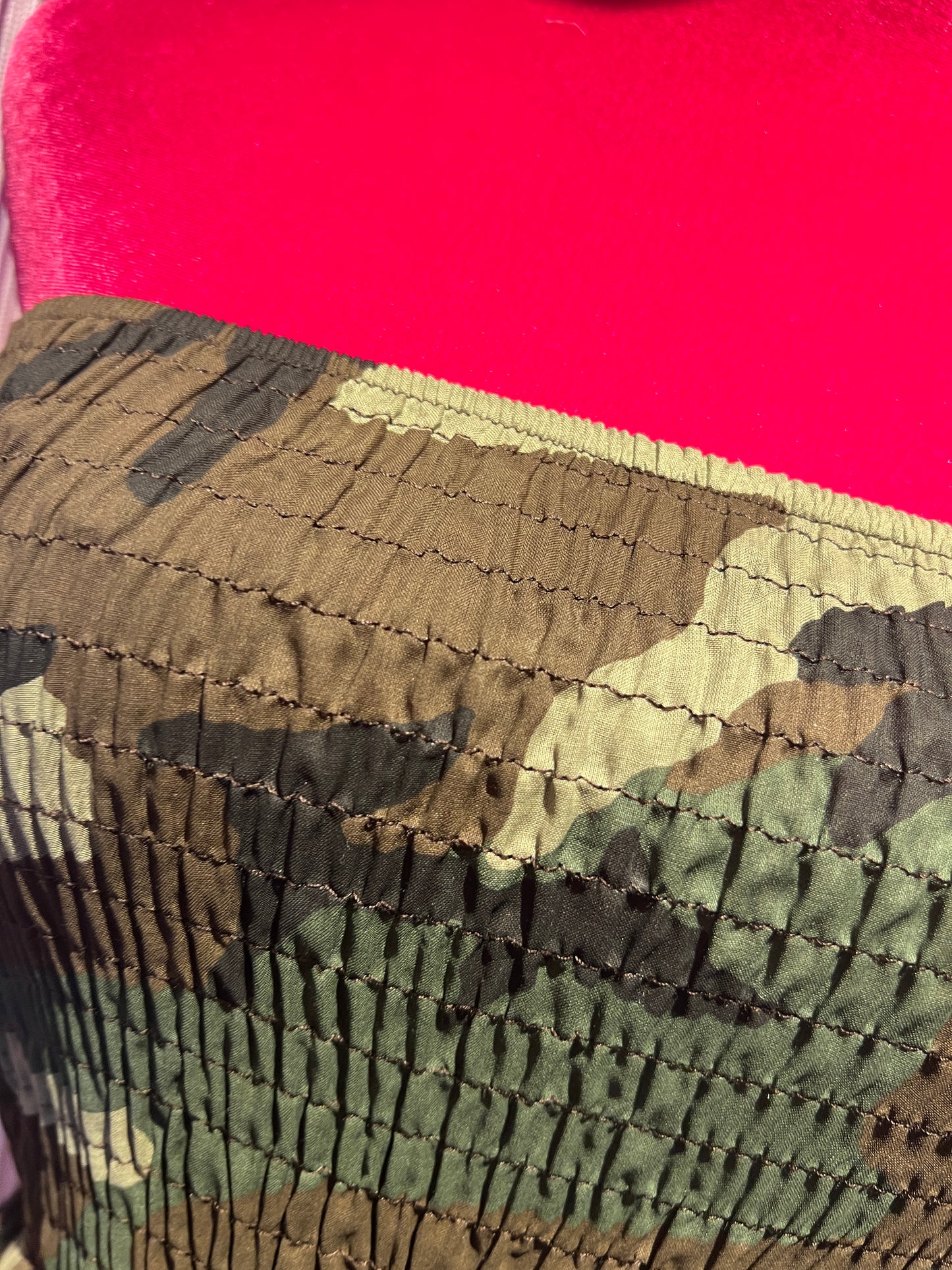 Mon amour Paris abito a fascia elastica camouflage con applicazione fiore paillettes