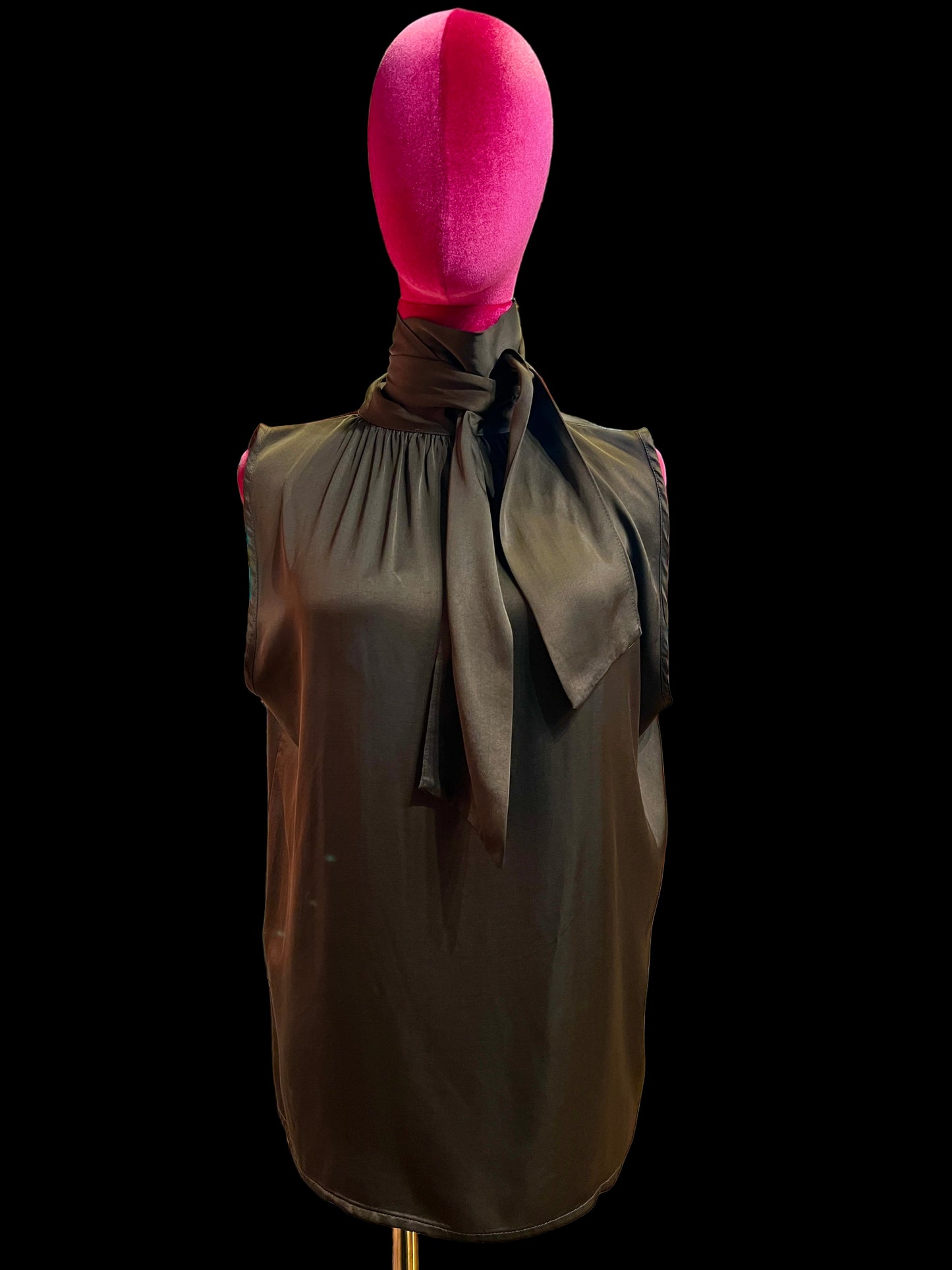 The Room blusa in raso cioccolato senza maniche con foulard collo