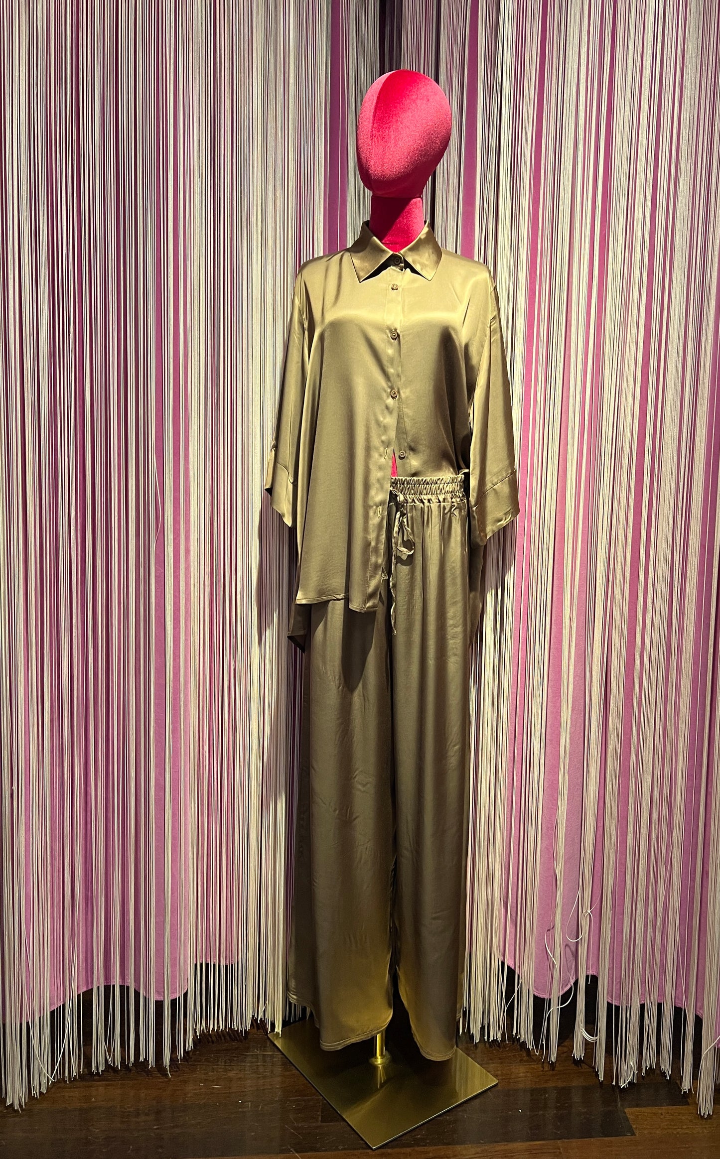 The room completo camicia e pantalone con elastico in vita in viscosa taupe