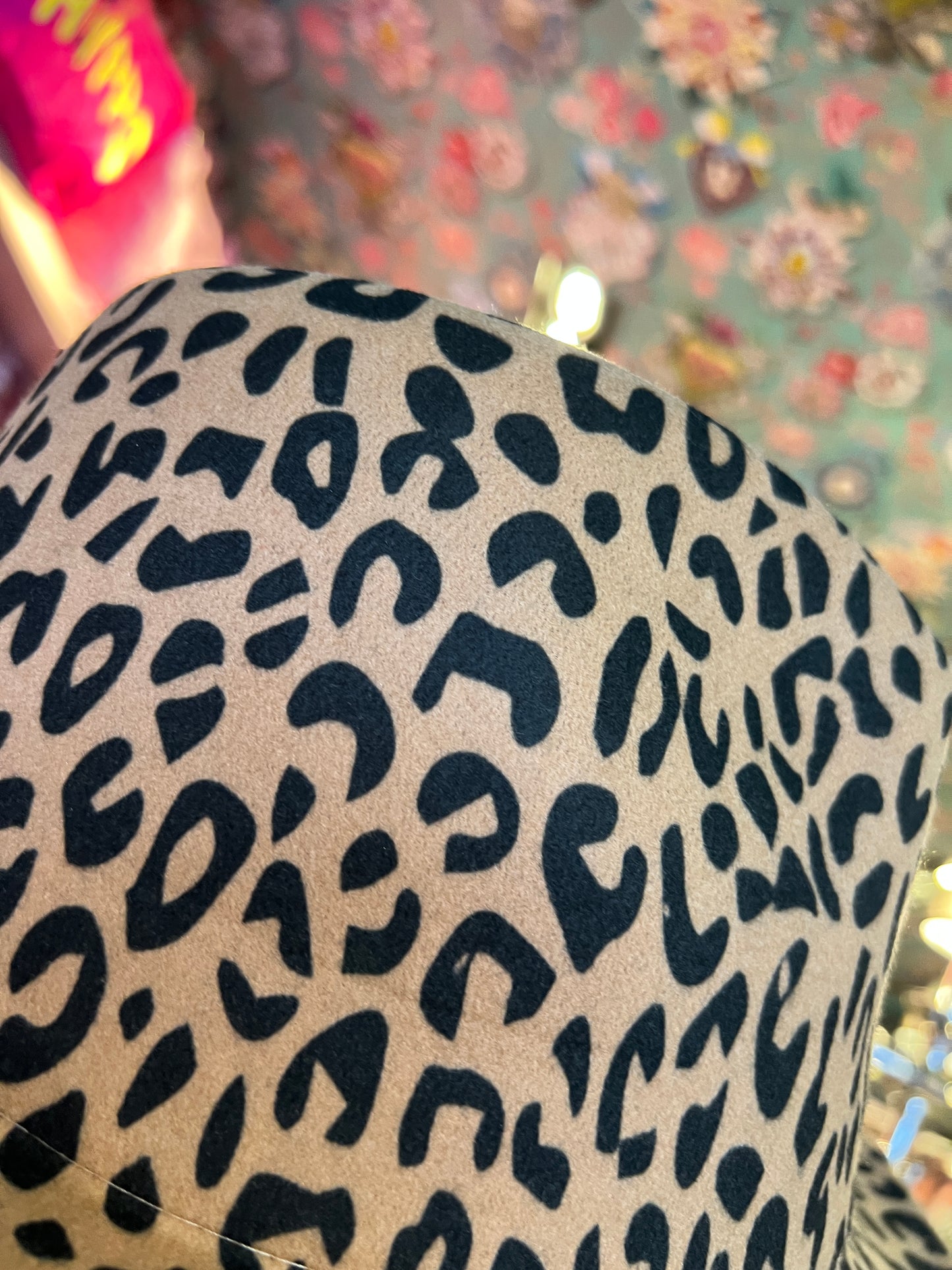 Love & roses cappello motivo leopardo
